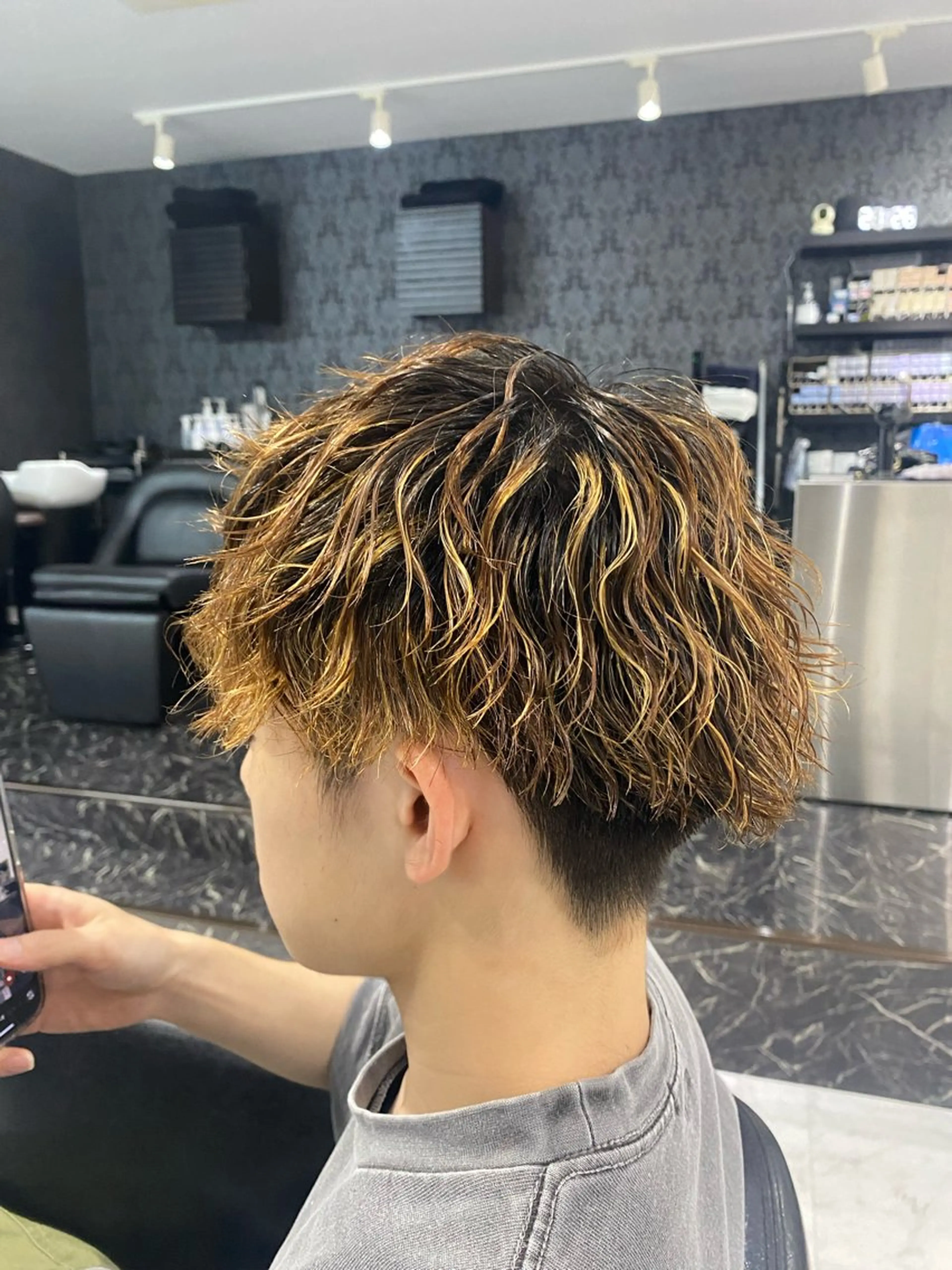 ミディアム ミディアムパーマ ハイライト カット パーマ Hair＆Beauty the F 岡崎北店所属・川村 涼介のヘアスタイル