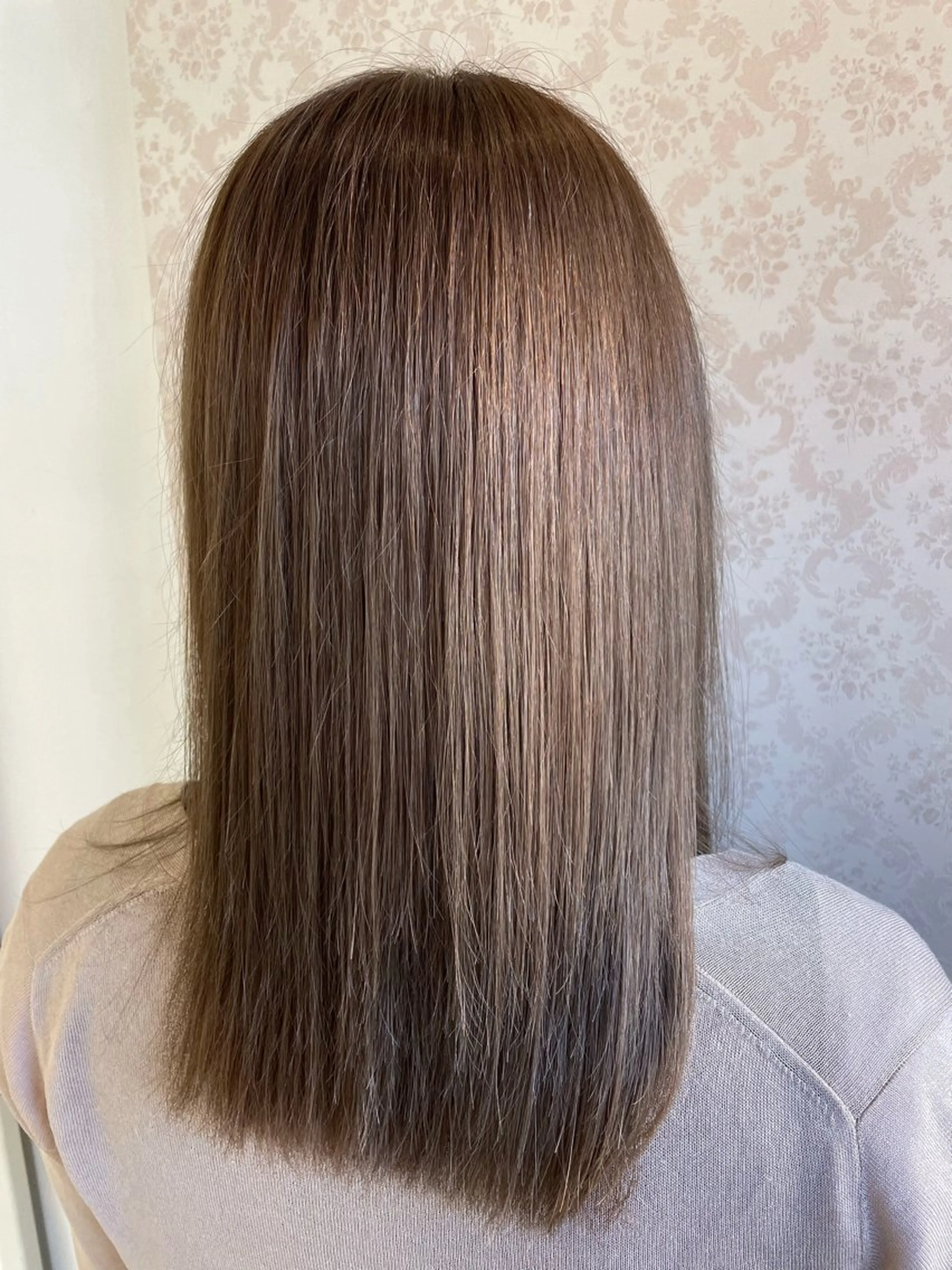 セミロング ヒヨシ ルナのヘアスタイル