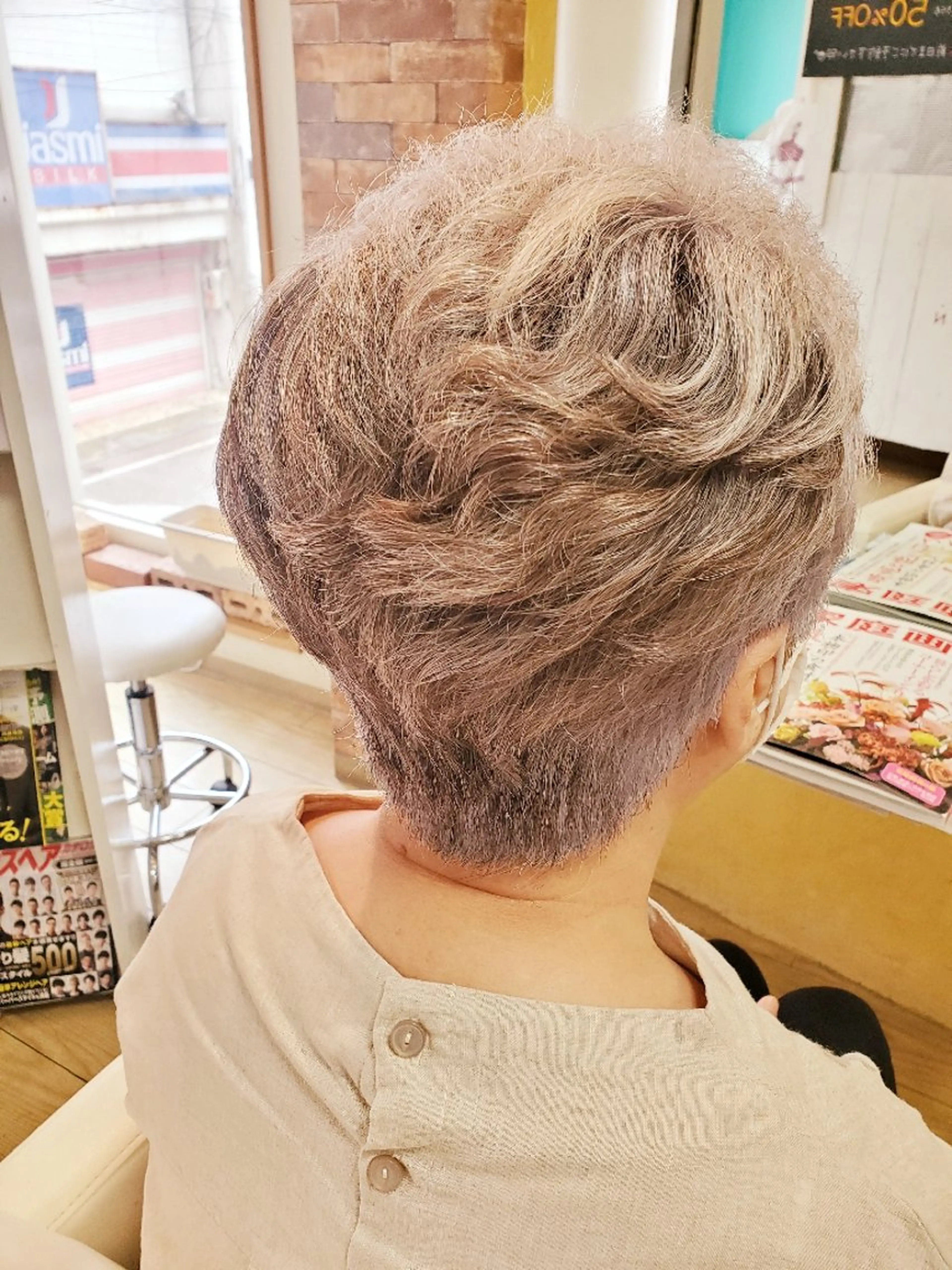 ショート カラー ショートヘア 田中 牧子のヘアスタイル