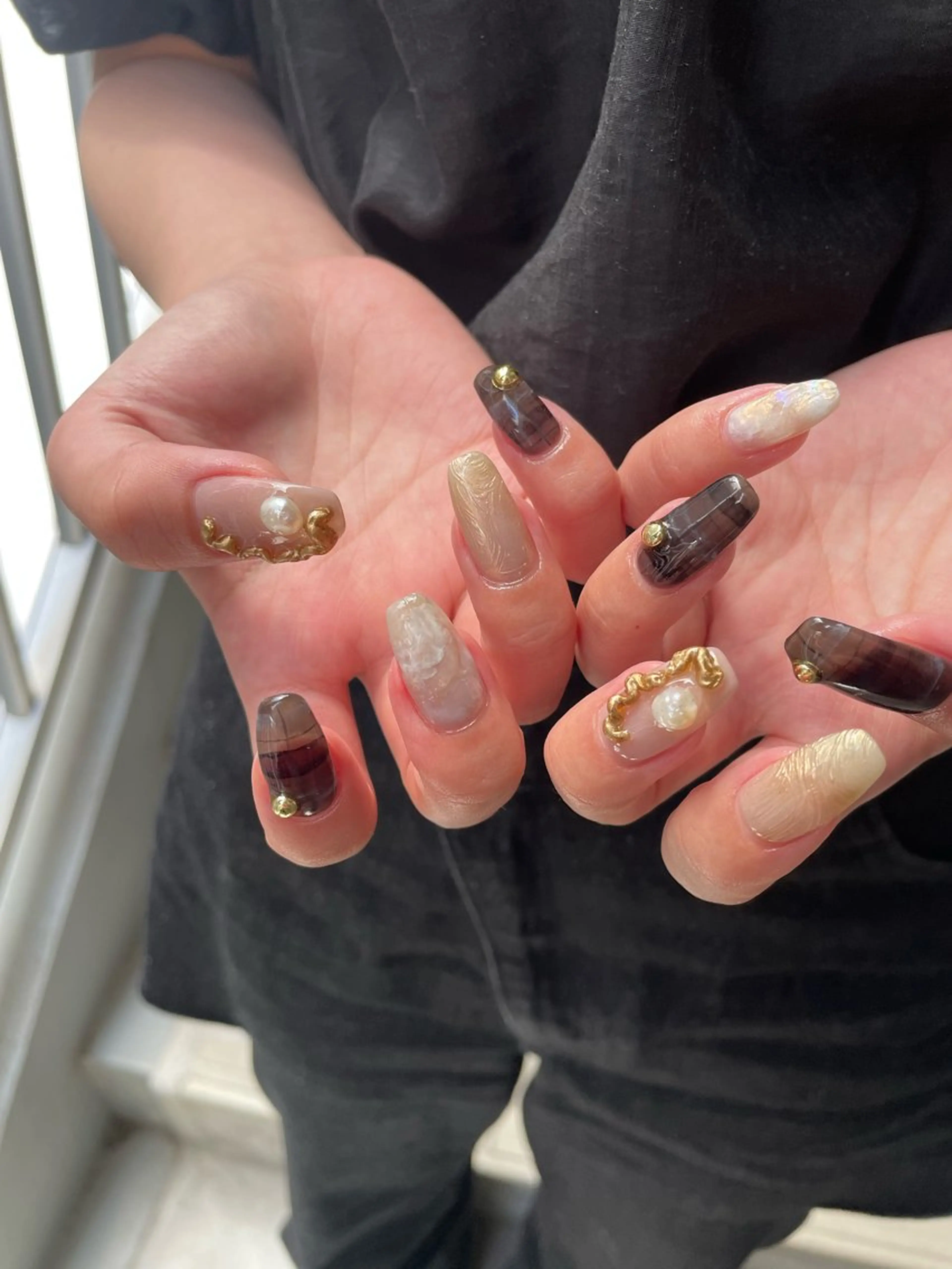 ネイル ゴールド ニュアンスネイル ぷっくりネイル ハンドネイル new.ed/ staffのネイルデザイン