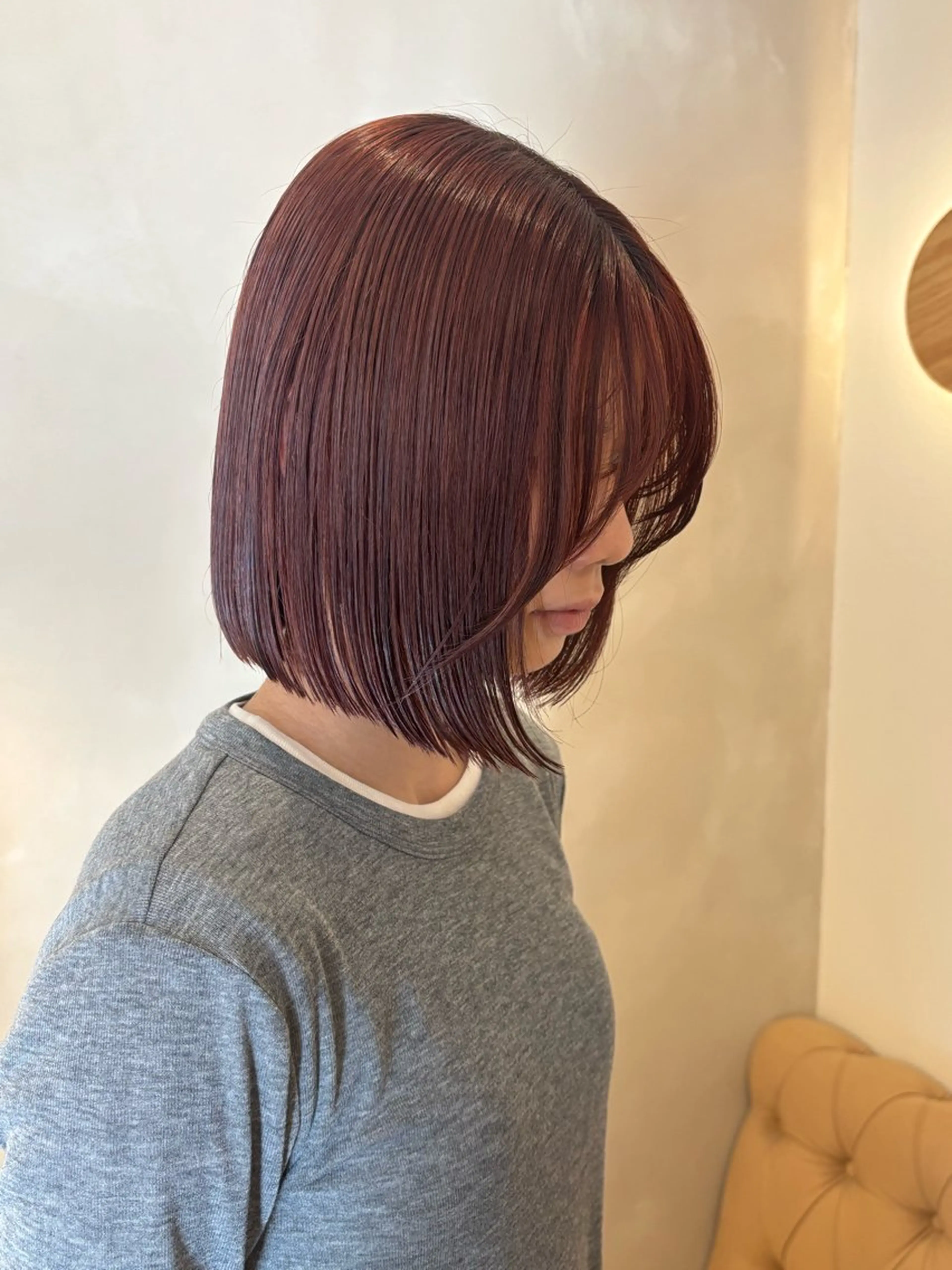 ミディアム カラー レッドカラー カット ヘアカラー シンバヒナノ/パーマ レイヤーカット/ボブのヘアスタイル