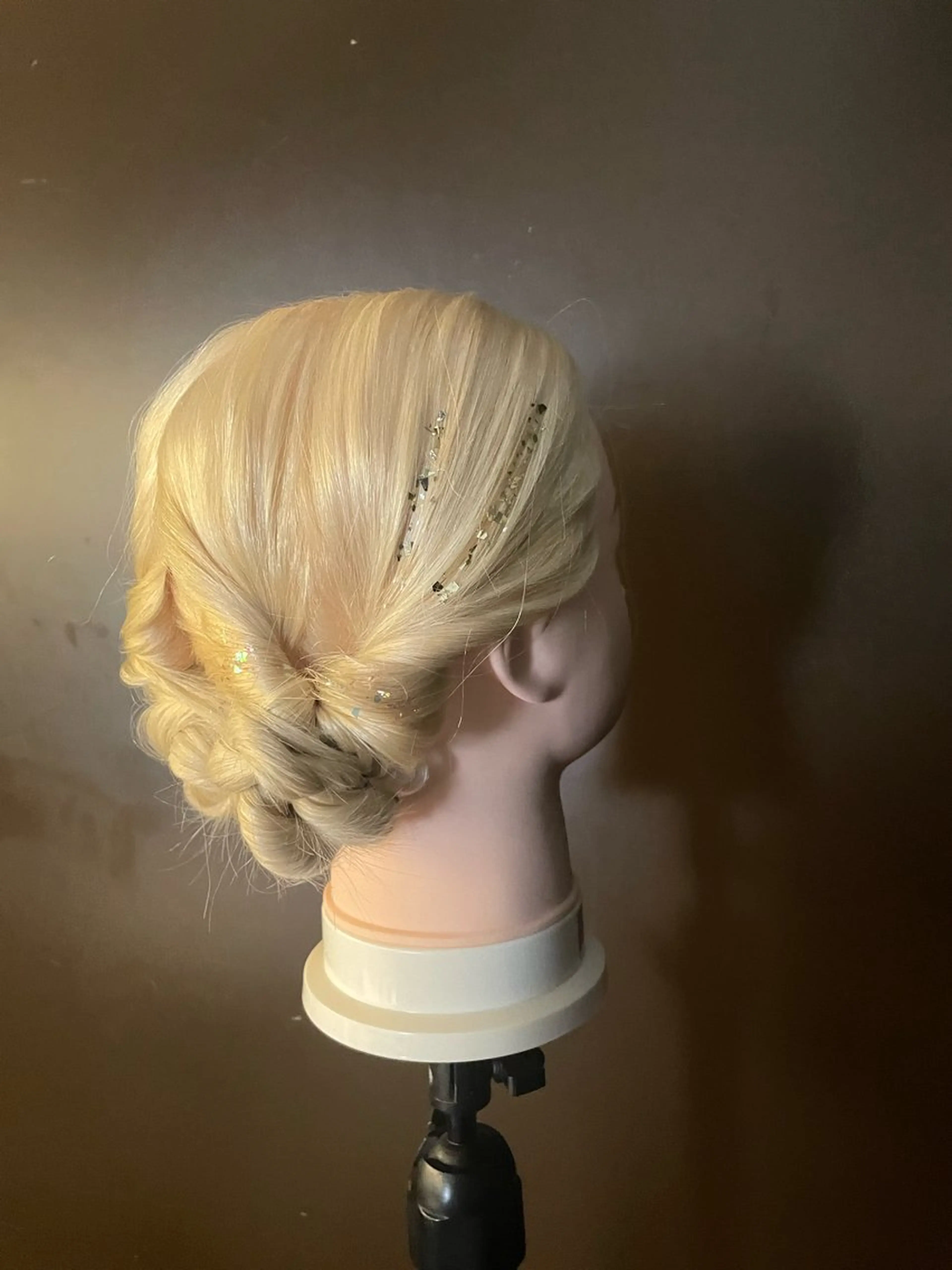 セミロング ヘアアレンジ ヘアセット 青木 美樹の眉毛・アイブロウイメージ