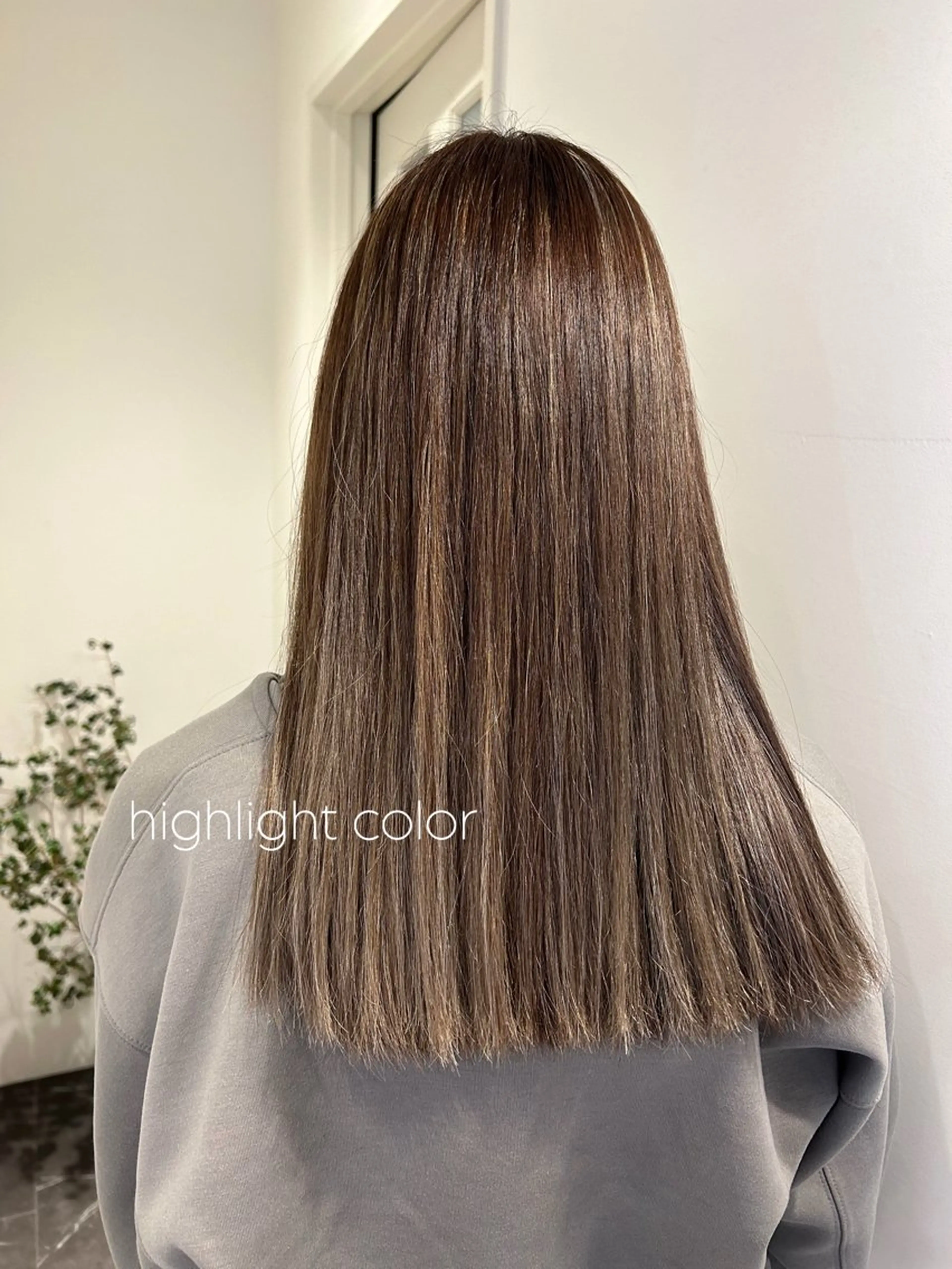 セミロング カラー 湯浅 美葉のヘアスタイル