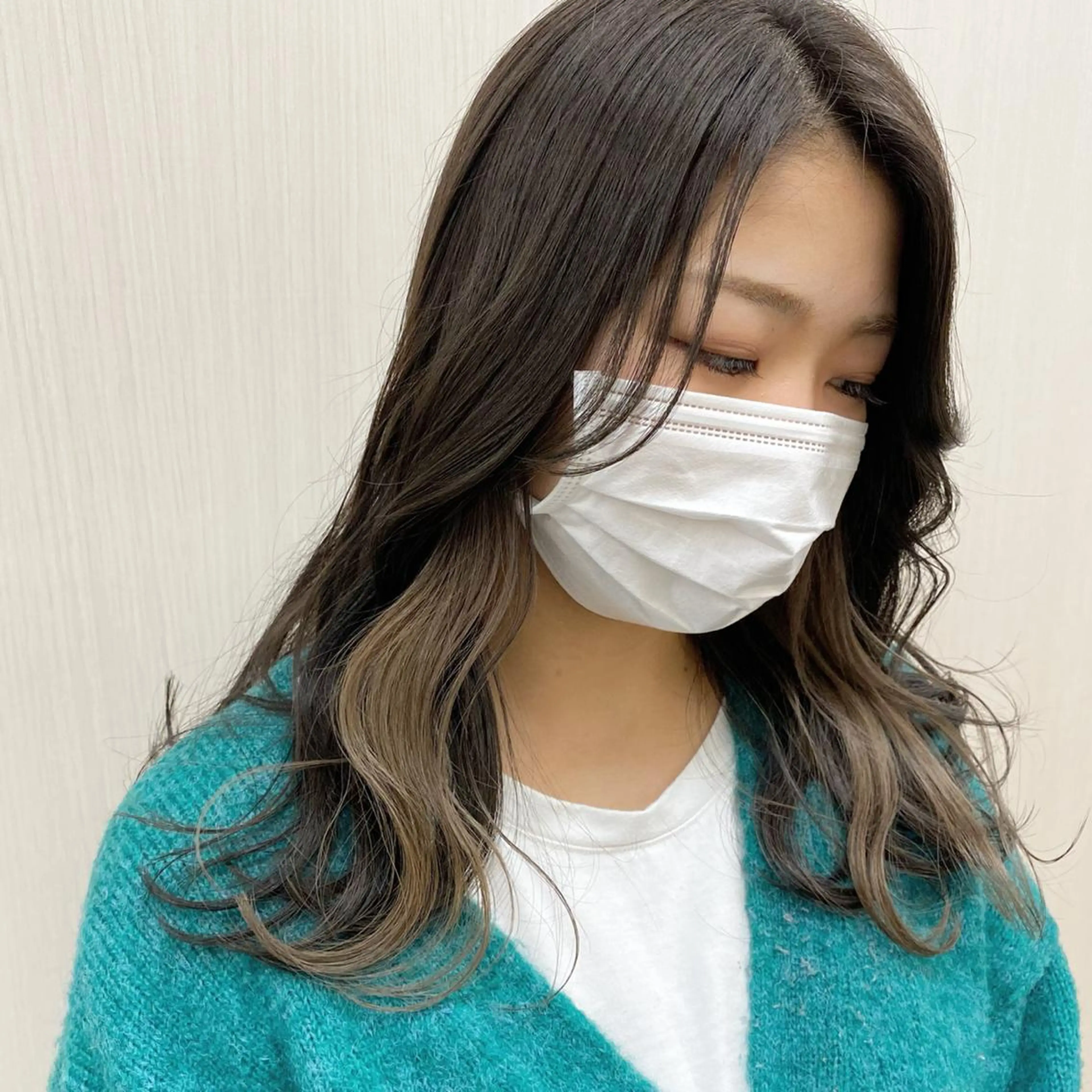 セミロング カラー ベージュカラー しゅうさん🍝 麻田秀太郎のヘアスタイル