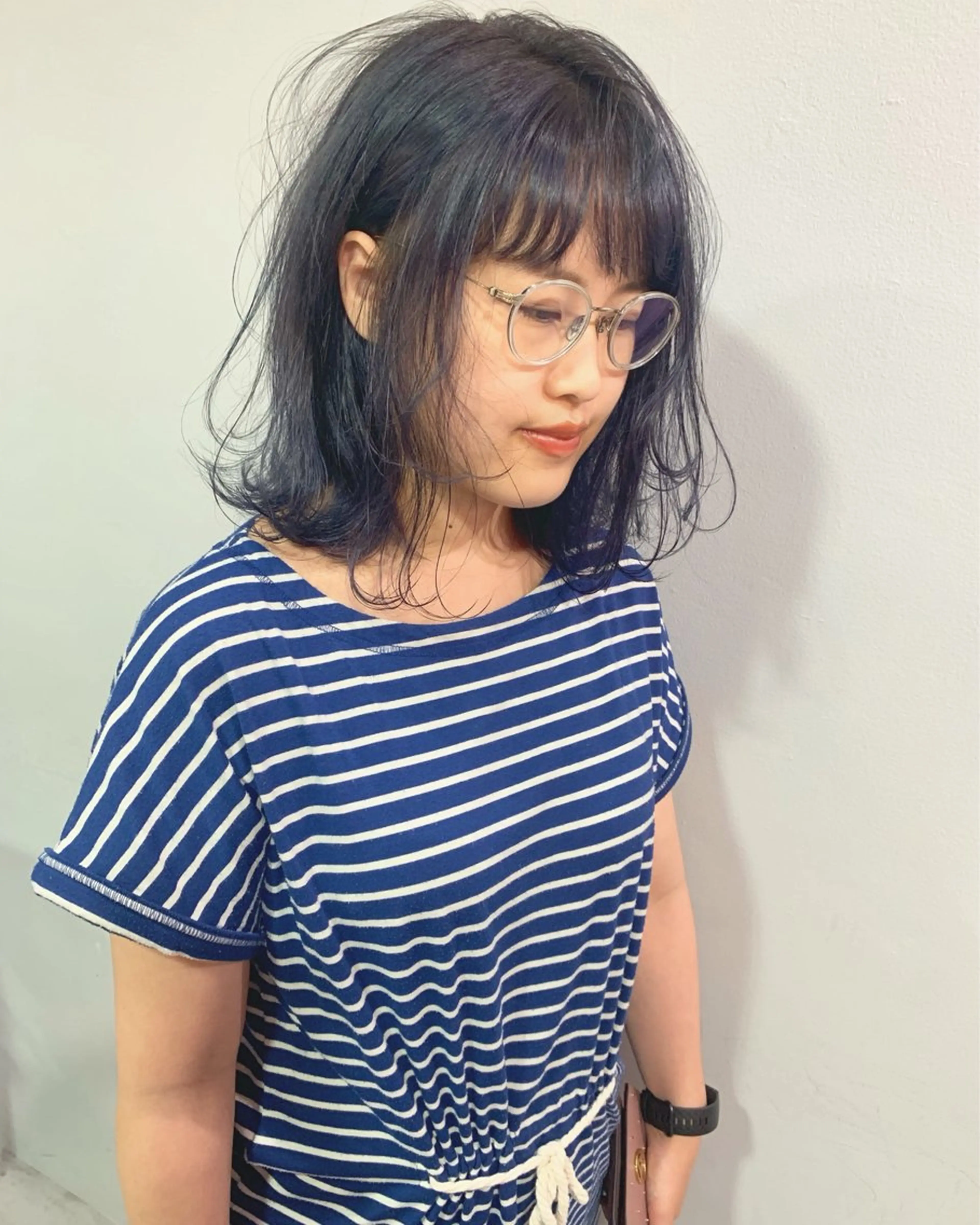 ミディアム カラー ブリーチ ネイビーカラー ヘアカラー トリートメント レイヤーカット🪄 耳ツボ🎀Ayumiのヘアスタイル