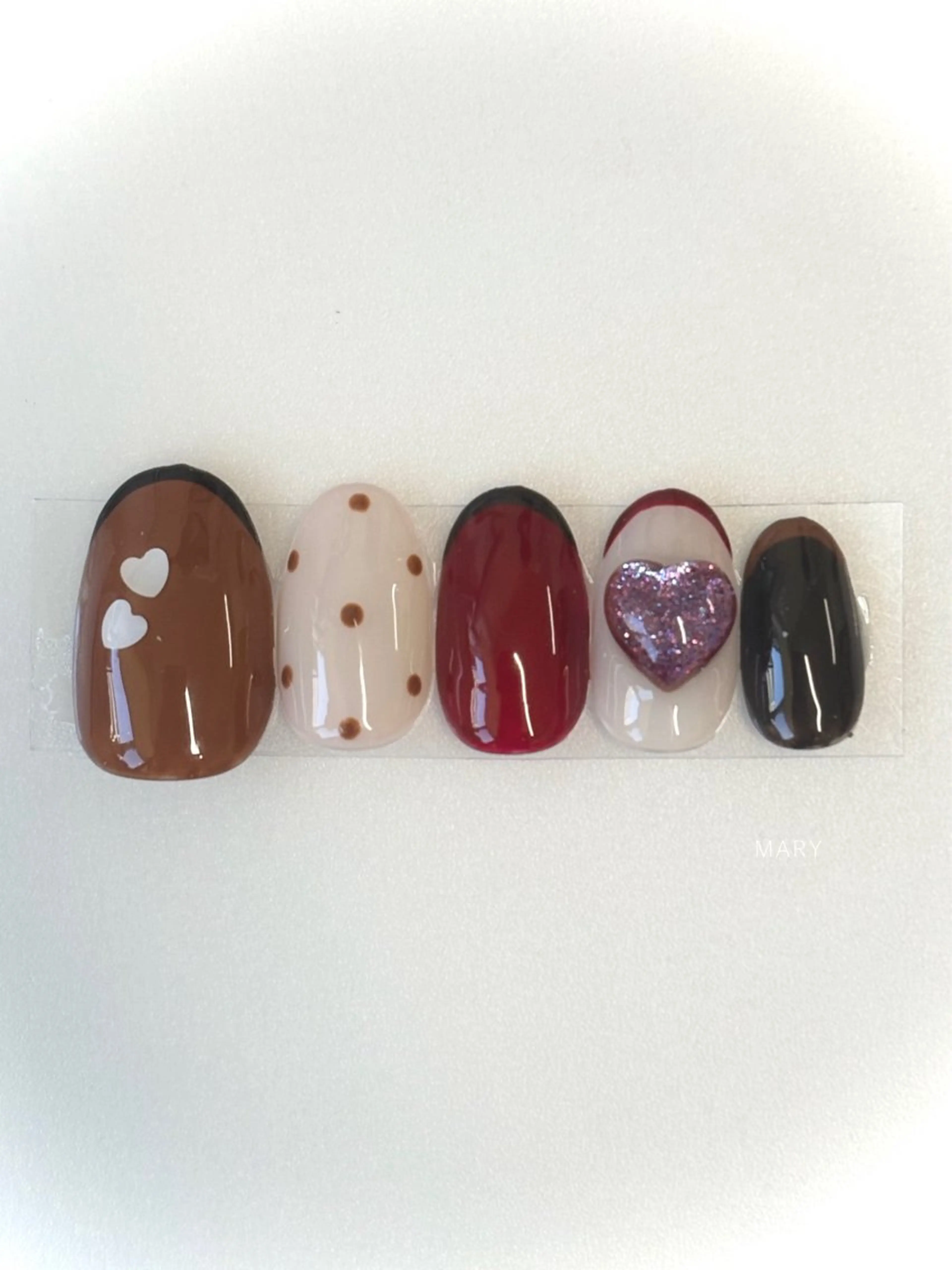 ネイル ブラウン ドット ハート ニュアンスネイル バレンタイン ハンドネイル Mary nail所属・Mary nail .narumiのネイルデザイン