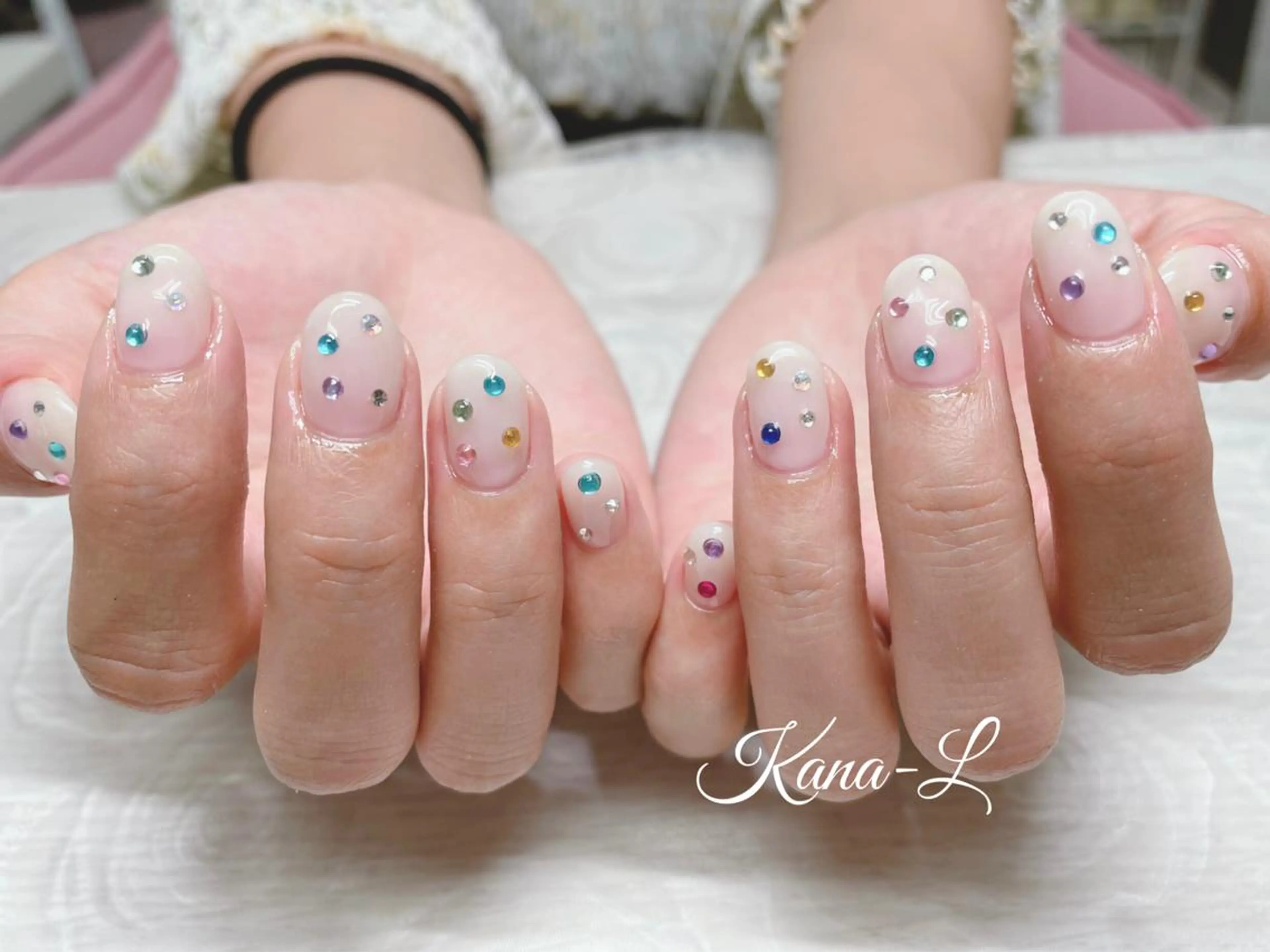 カラー ネイル 韓国ネイル ストーンネイル ワンホンネイル 芦辺 香奈のネイルデザイン
