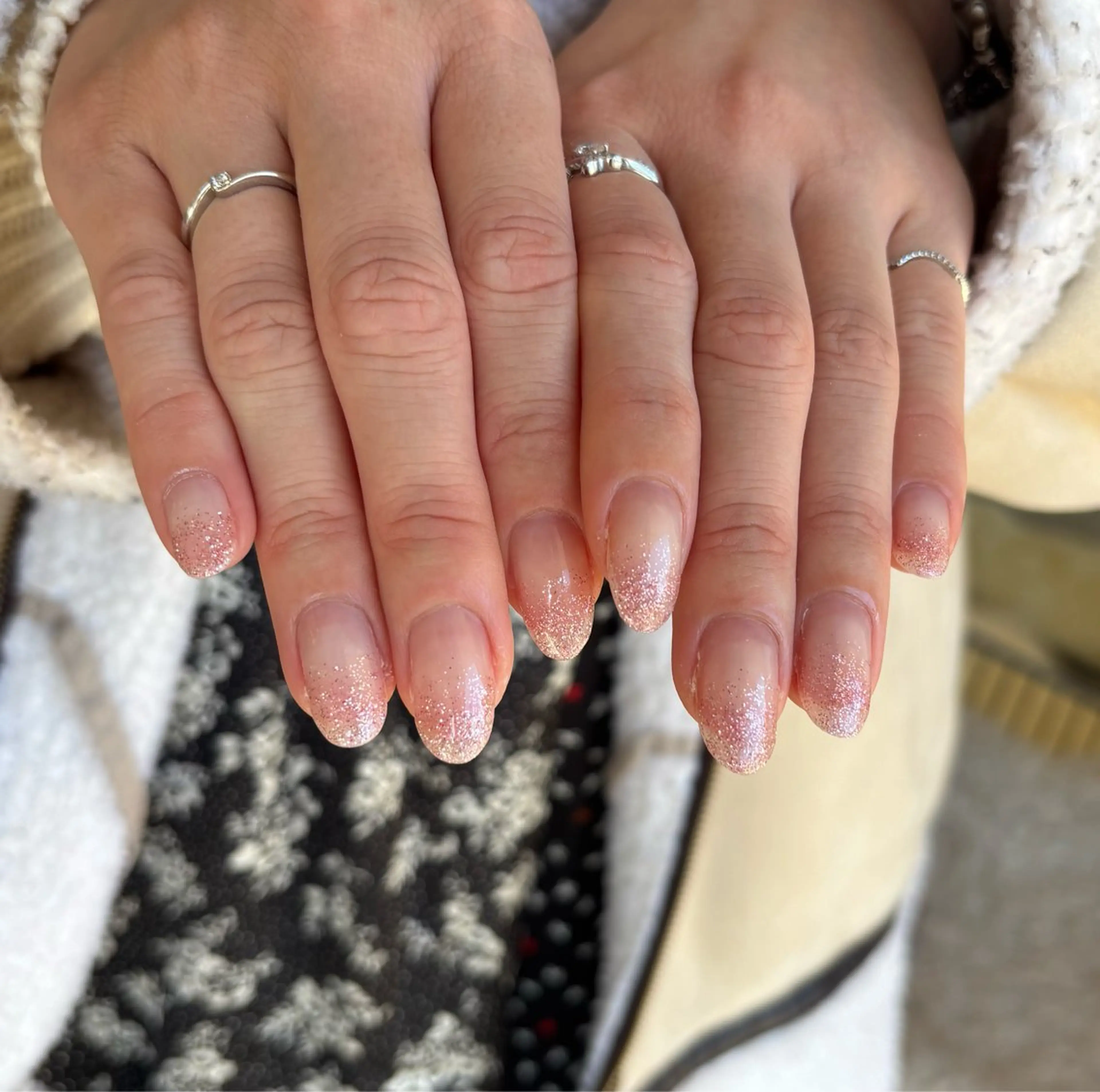ネイル グラデーション ラメ(グリッター) ラメグラデーション ハンドネイル WHITE NAIL甲府昭和店所属・WHITE NAIL misakiのネイルデザイン