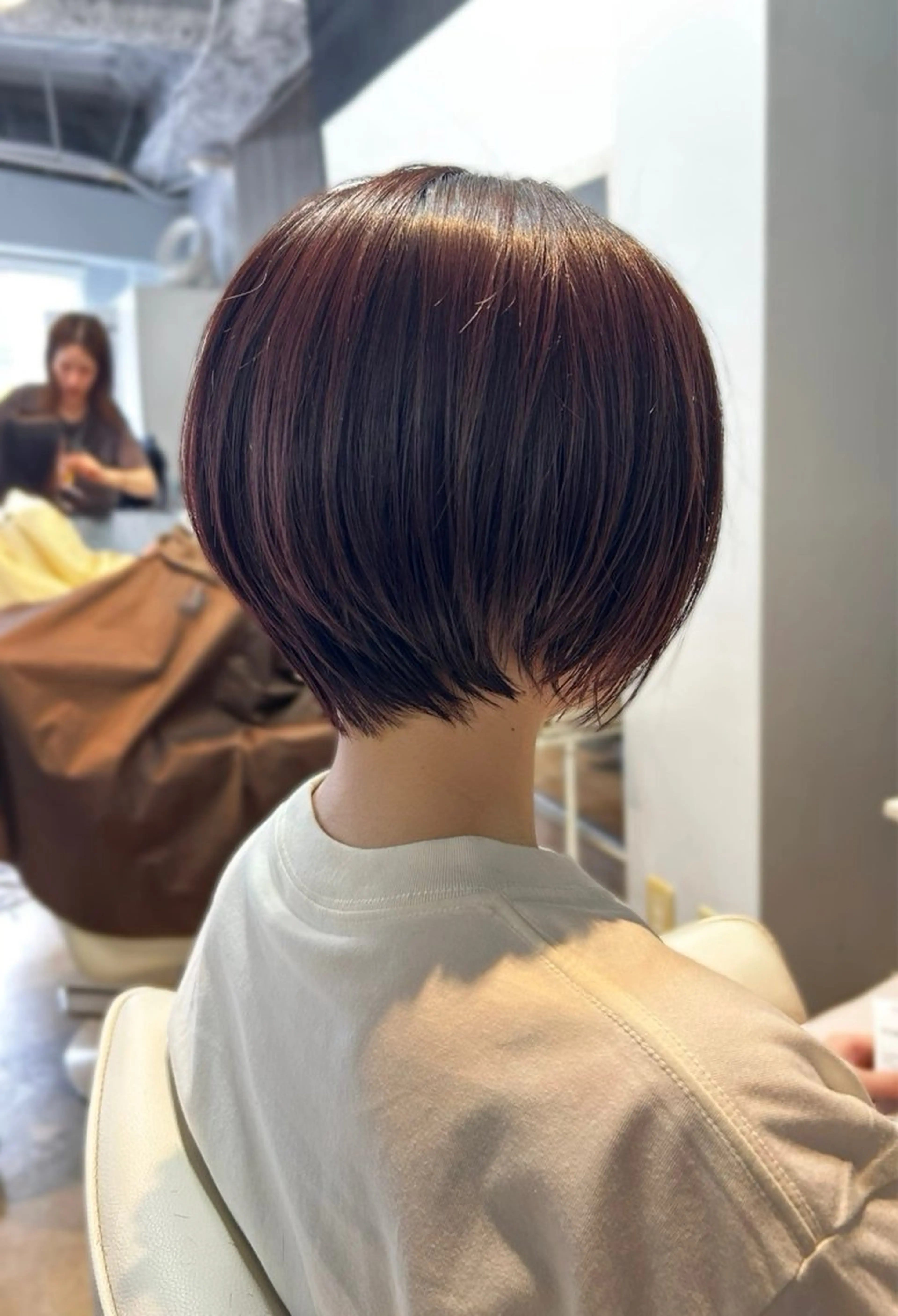 ショート ツヤ感カラー🎀 本美冴のヘアスタイル