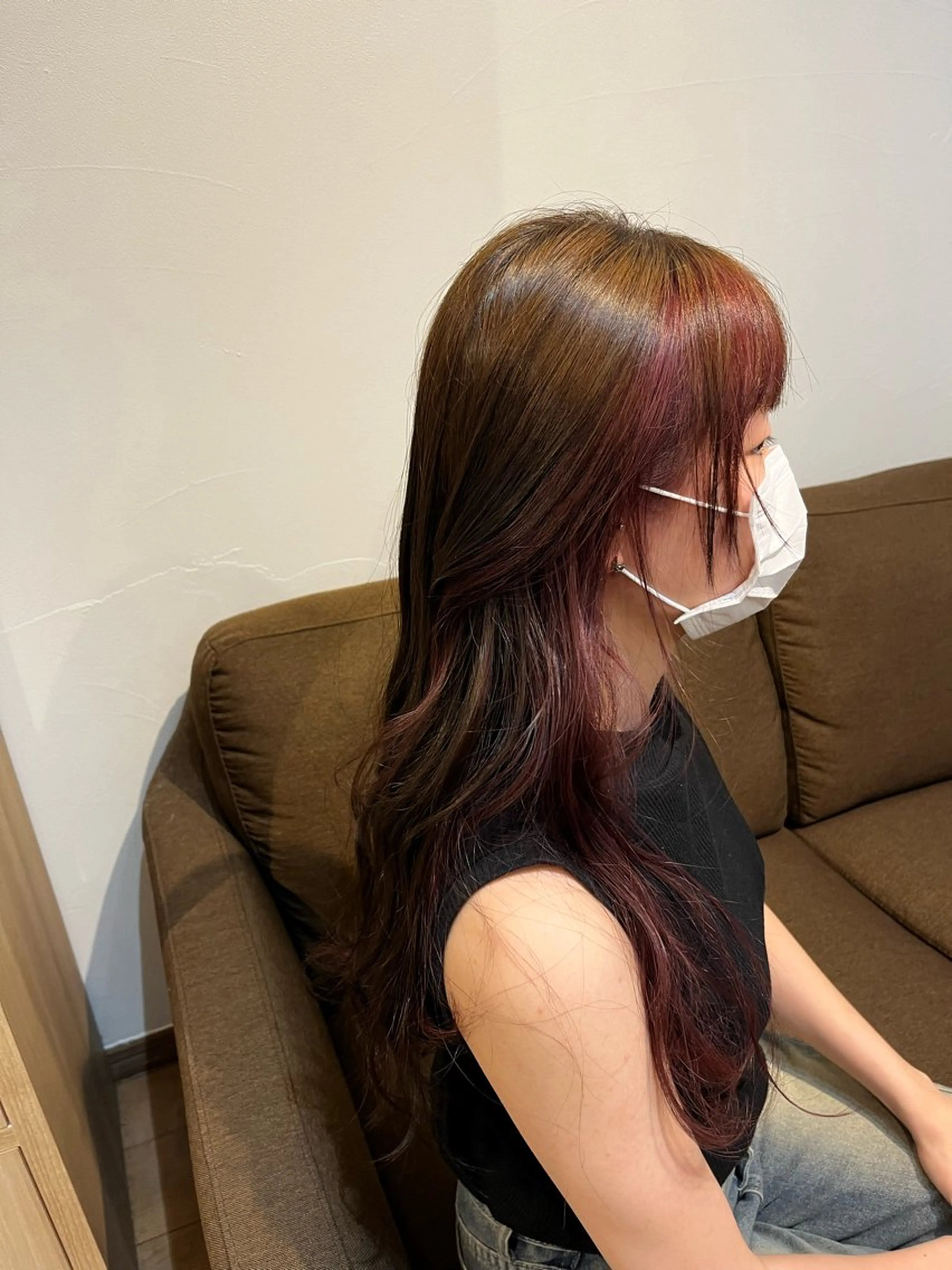 ロング カラー ブリーチ イヤリングカラー グレージュ インナーカラー ピンクカラー 臺 佳連のヘアスタイル