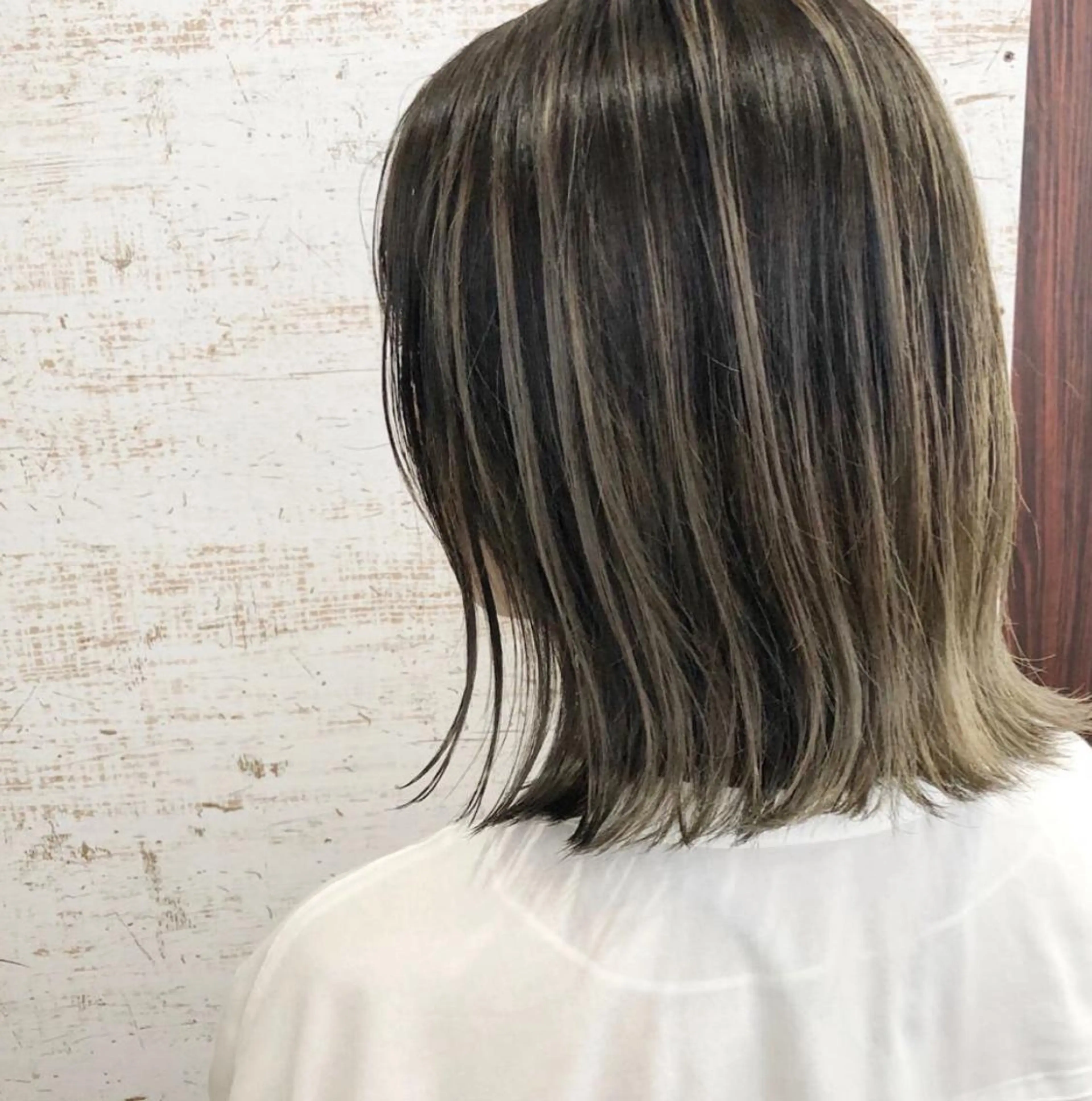 ミディアム カラー バレイヤージュ ベージュカラー レイヤーカット ケアブリーチ /髪質 改善/古橋圭史郎のヘアスタイル