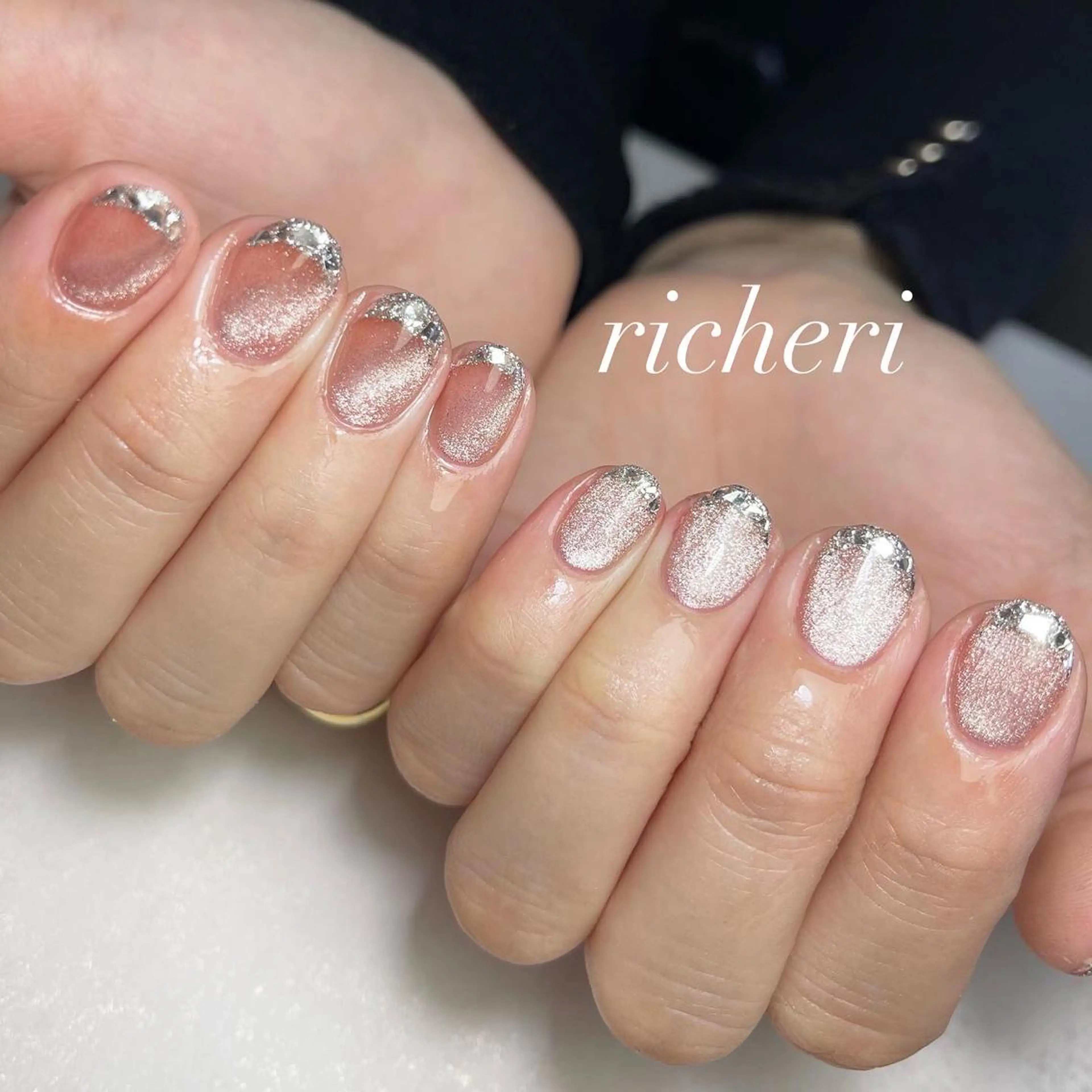 ミディアム ネイル 韓国風ヘア アートネイル フレンチネイル ジェルネイル ガラスフレンチ richeri beautyのエステ・リラクイメージ