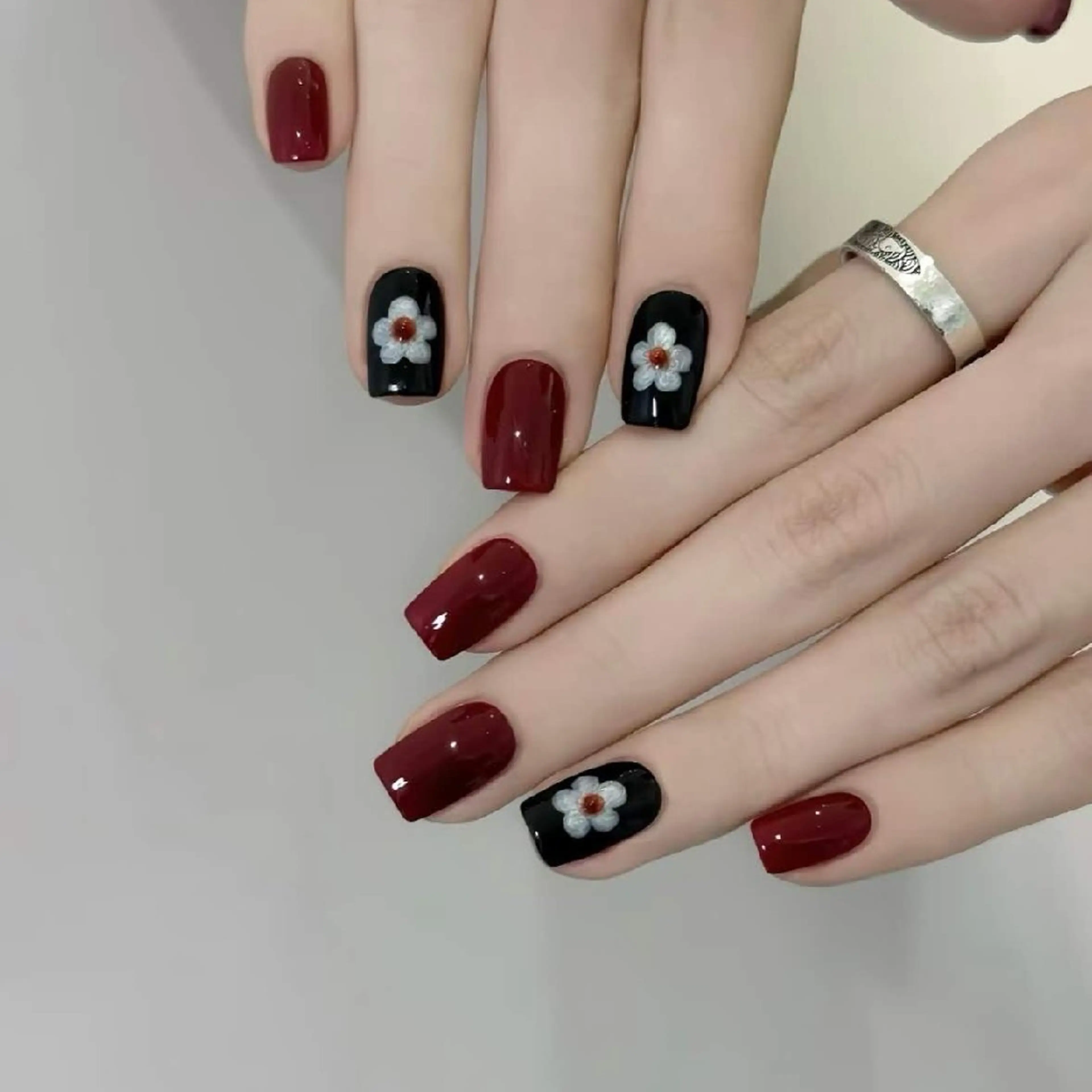 ネイル 小島 阿佑美のネイルデザイン