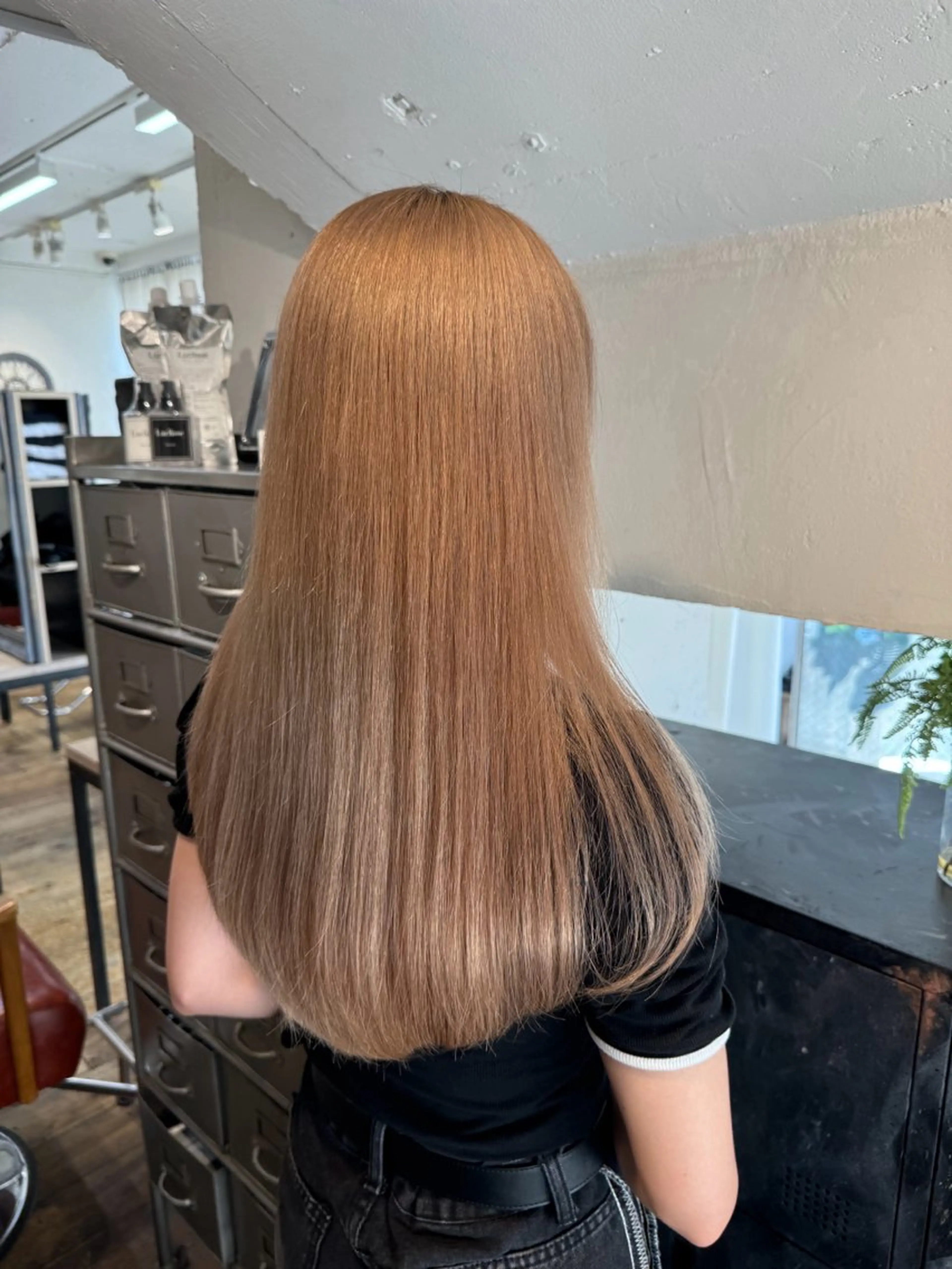 ロング カラー ベージュカラー ブリーチ ダブルカラー ミルクティーベージュ ヘアカラー 熊谷 紗奈のヘアスタイル