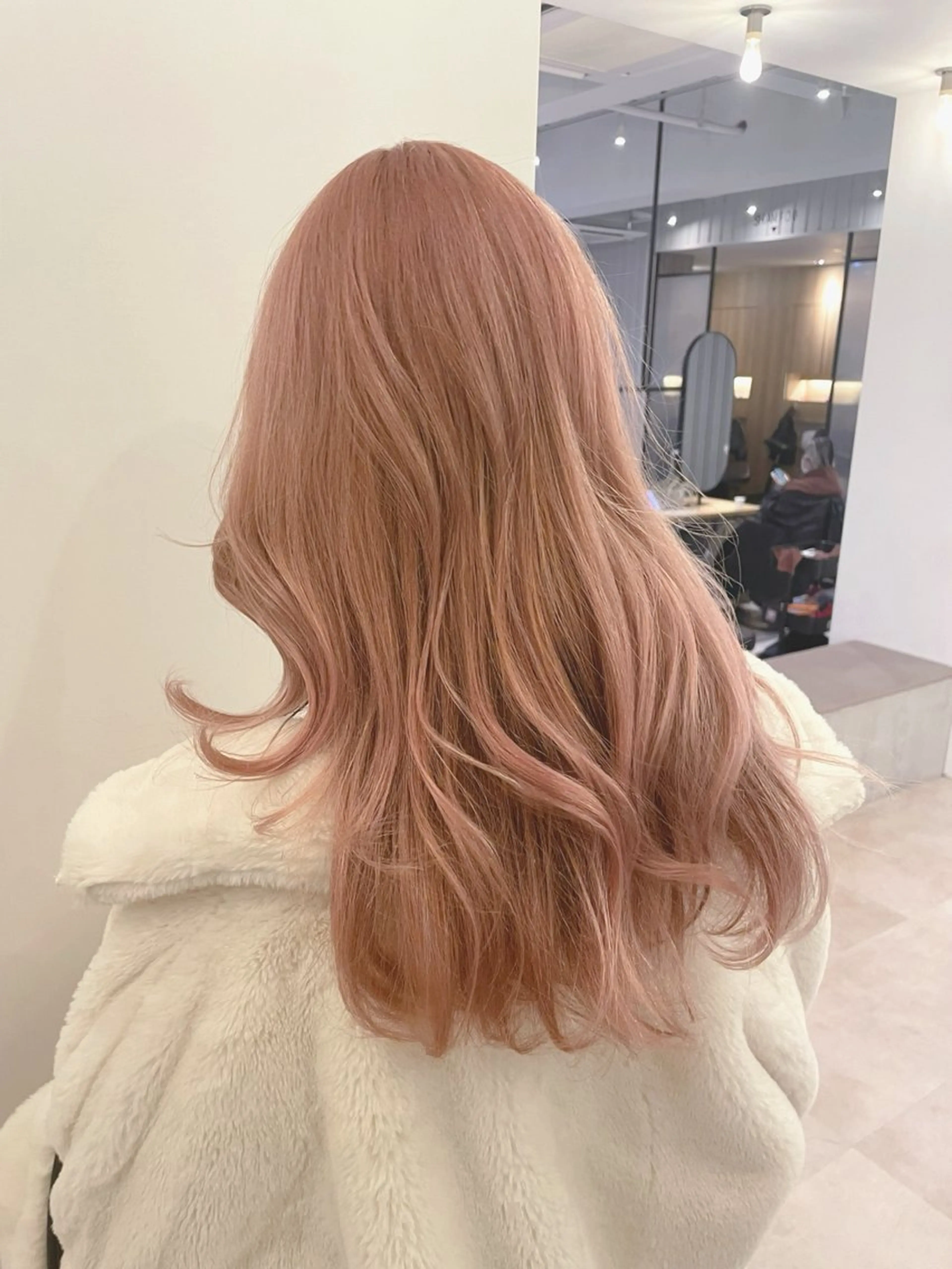 ロング カラー ブリーチ ケアブリーチ ハイトーンカラー ピンクカラー ヘアカラー 艶感カラー／レイ ヤーカット／meguのヘアスタイル