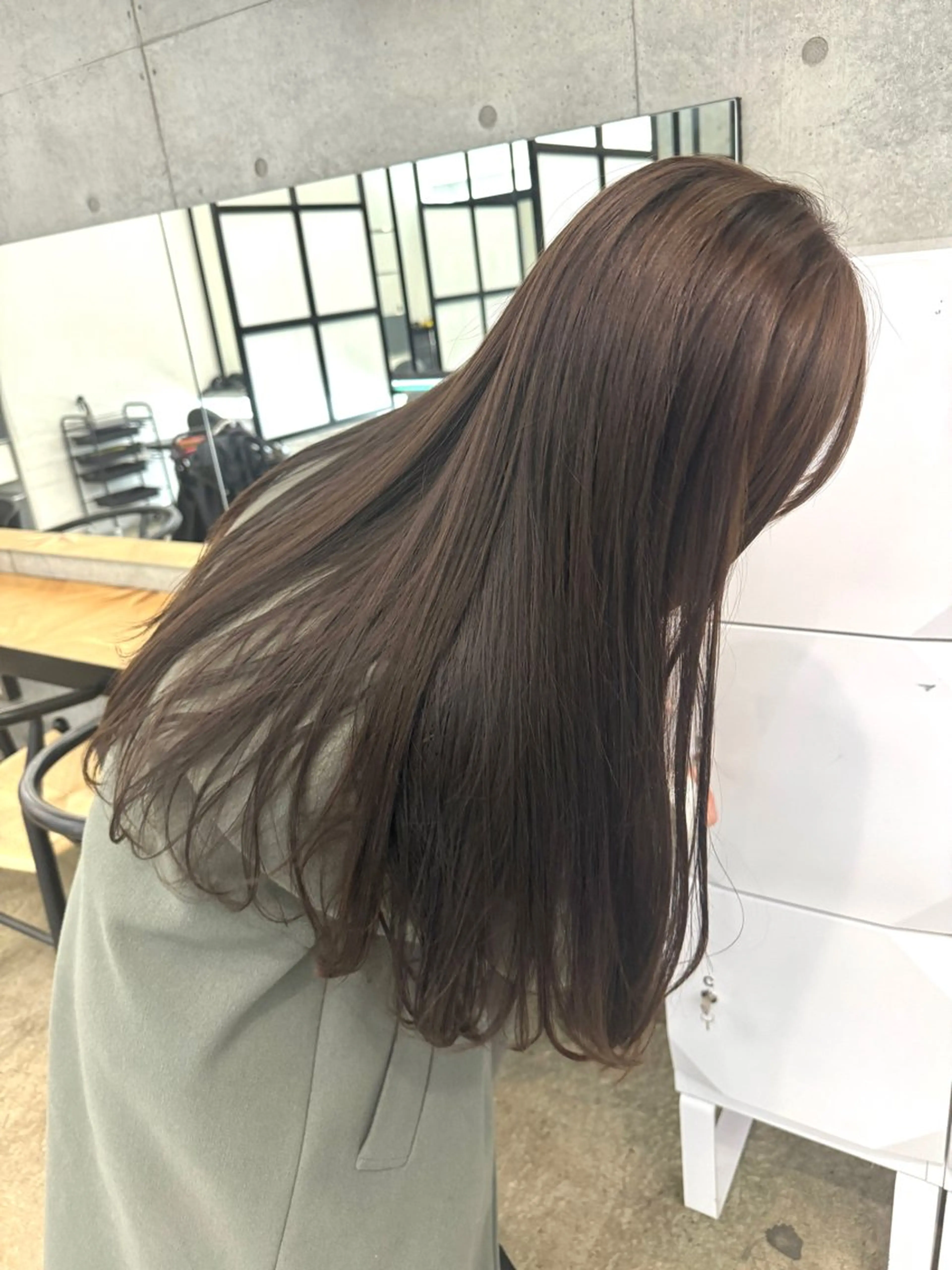 ロング YUTO歴9年 ベージュの透明感得意のヘアスタイル