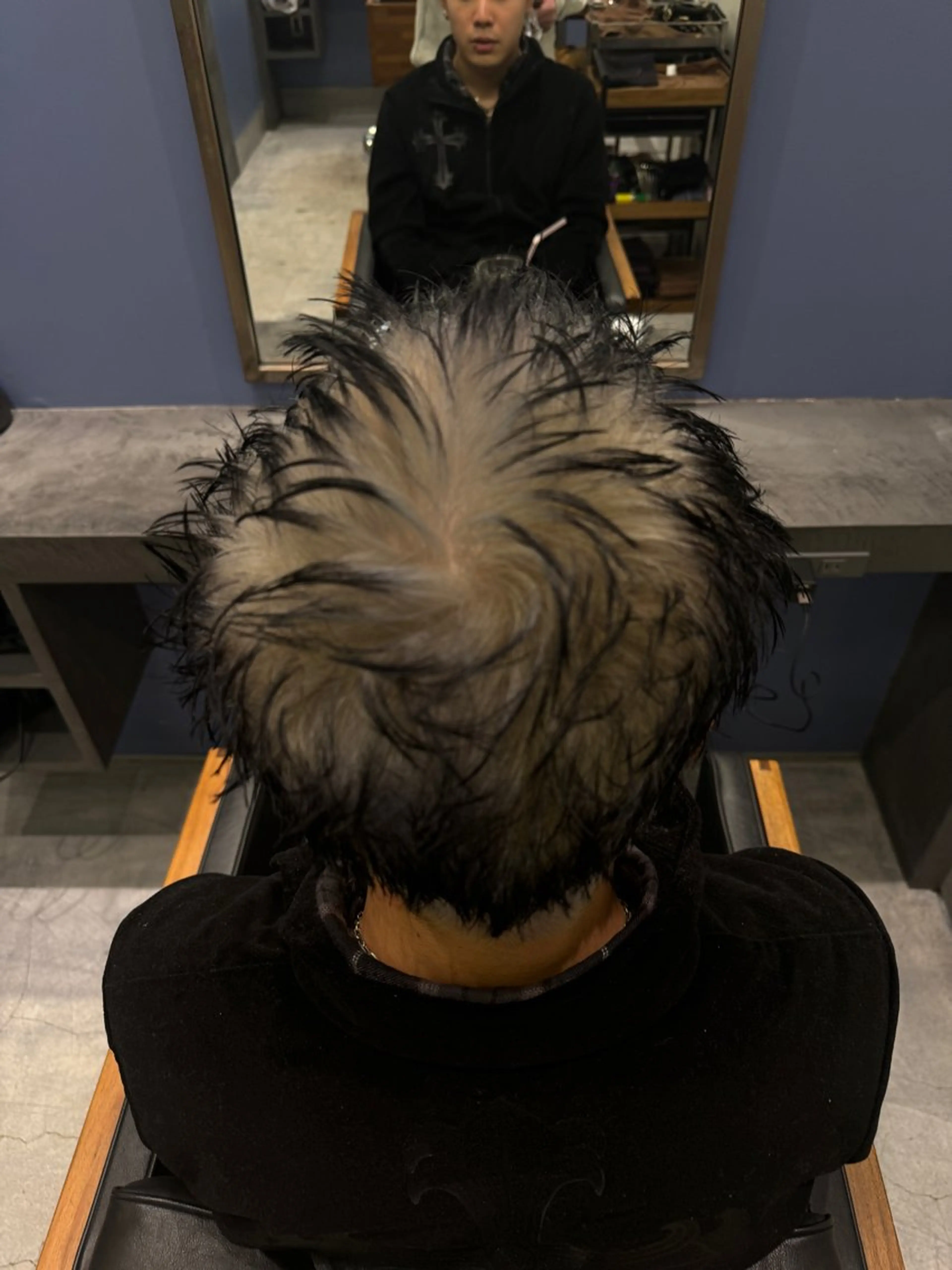 カラー メンズ デザインカラー だいち/ブリーチ/ レイヤーカットのヘアスタイル