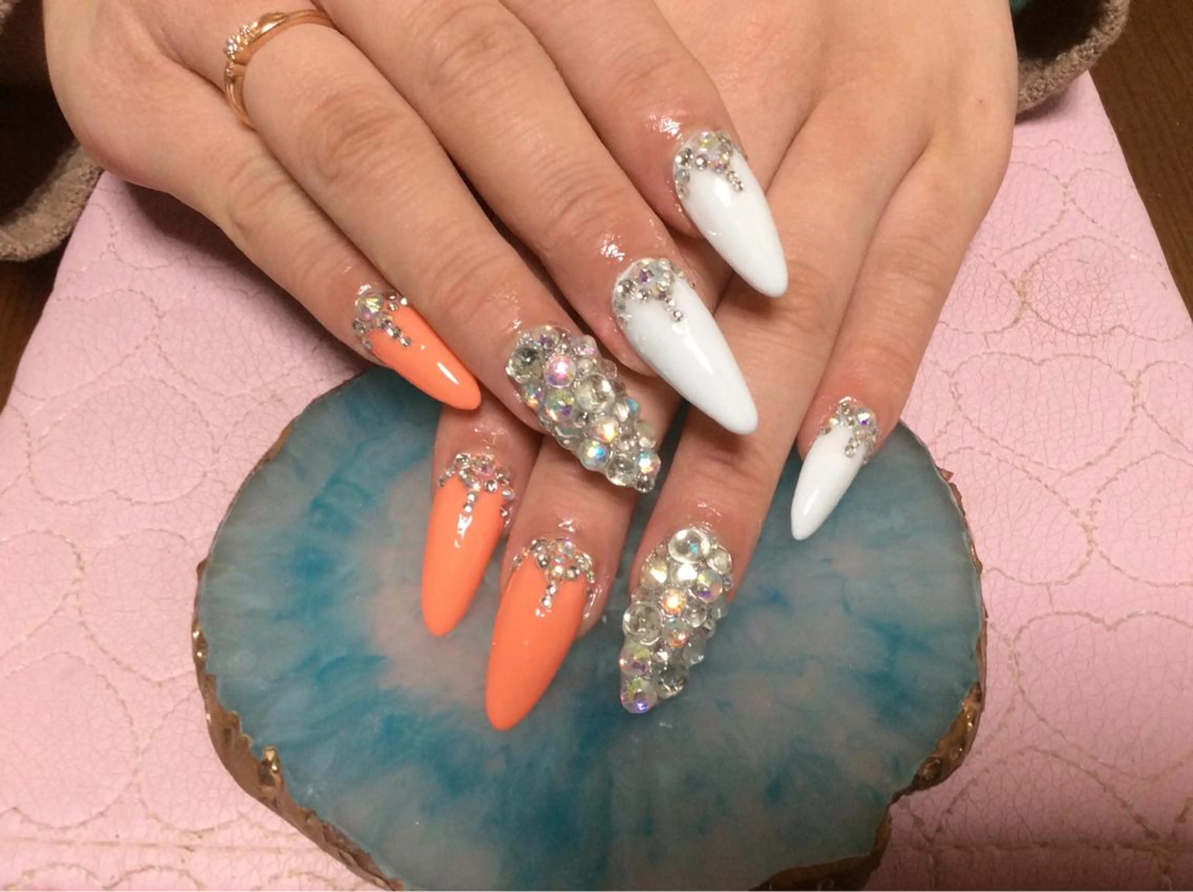 ネイル フラワー ムーンのネイルデザイン