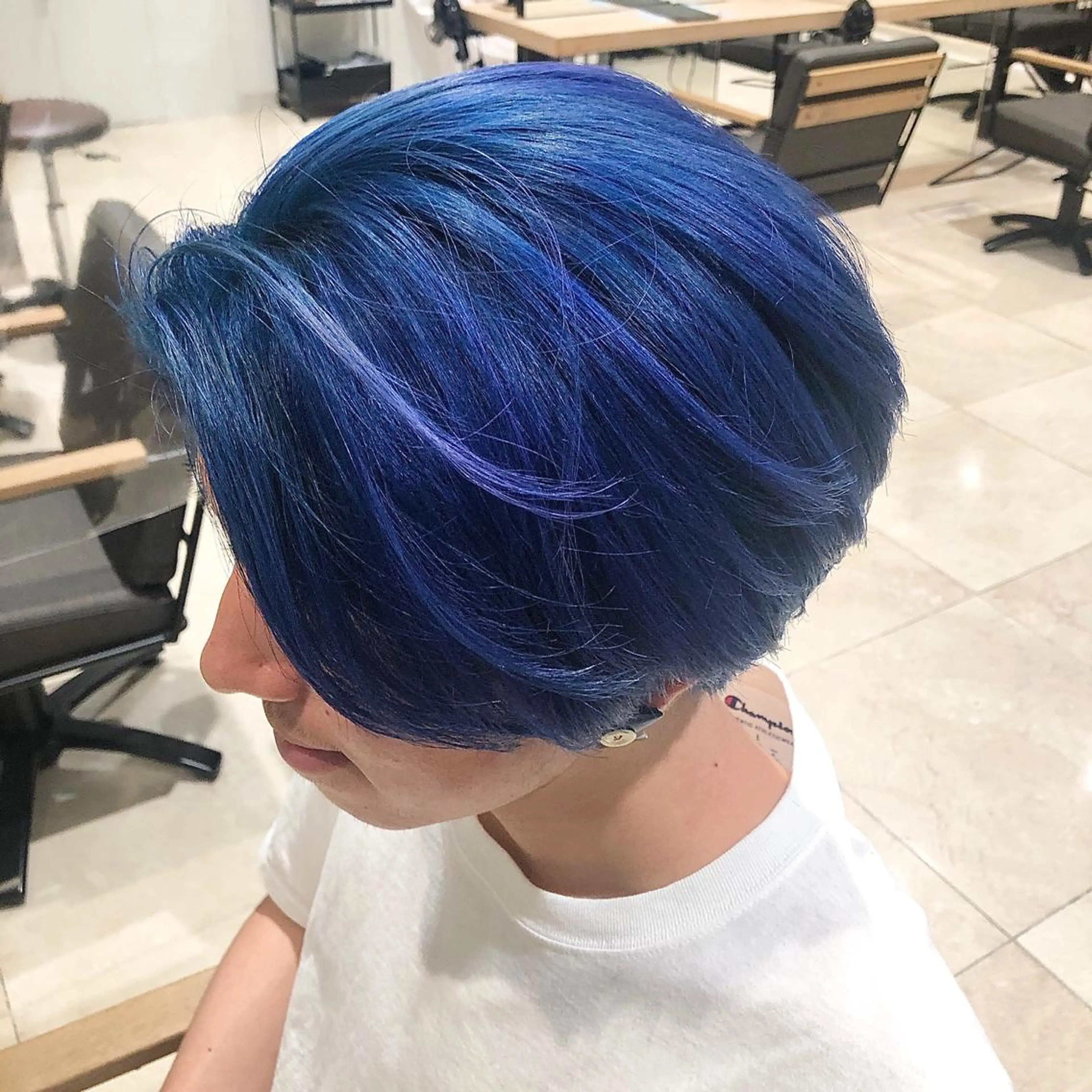 カラー ブリーチ ブルーカラー ハイトーンカラー 推しカラー✨ オタク美容師ユウカのヘアスタイル