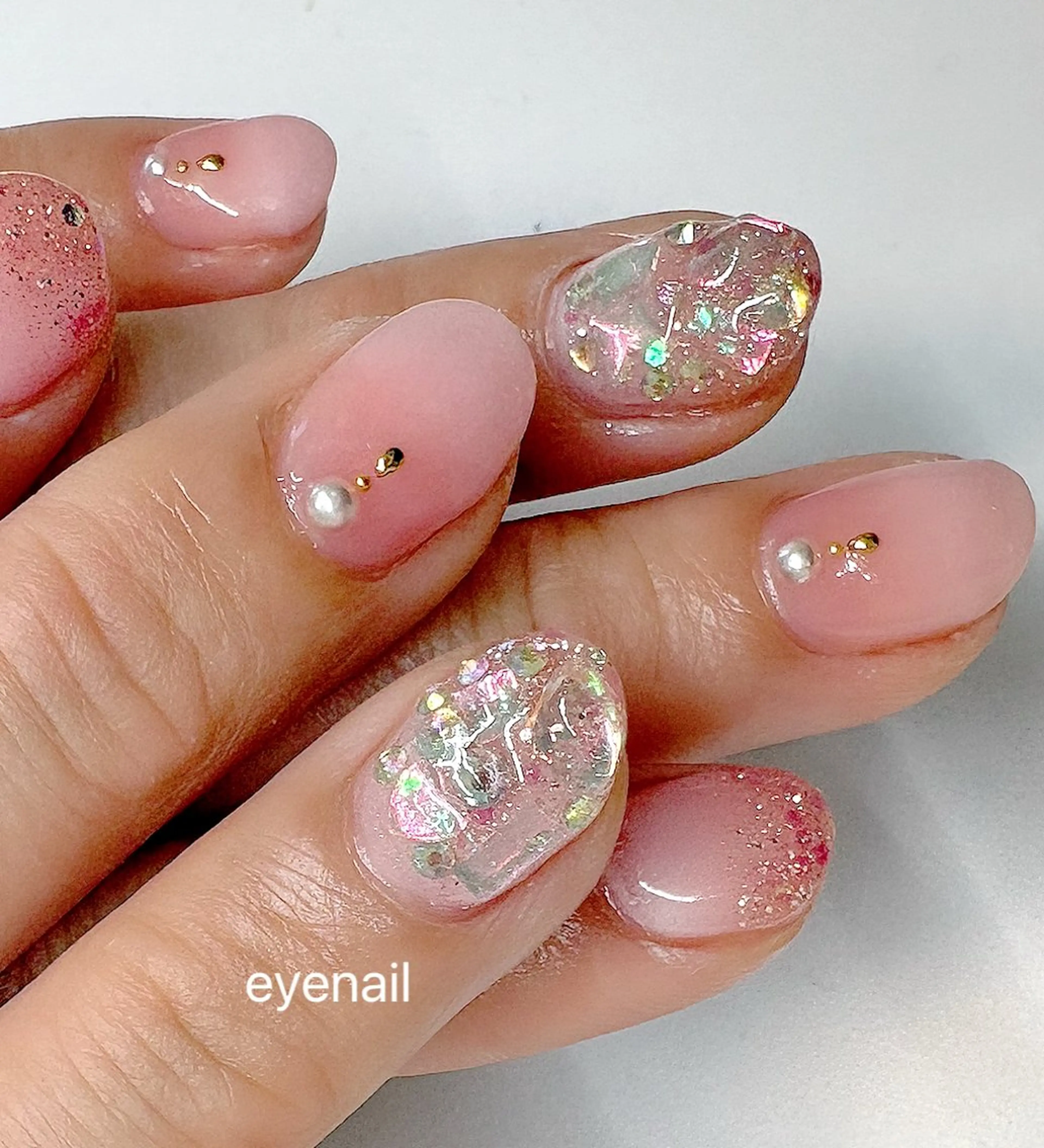 ネイル クリアネイル グラデーション ラメ(グリッター) ピンク ストーンネイル ハンドネイル Eye nailのネイルデザイン