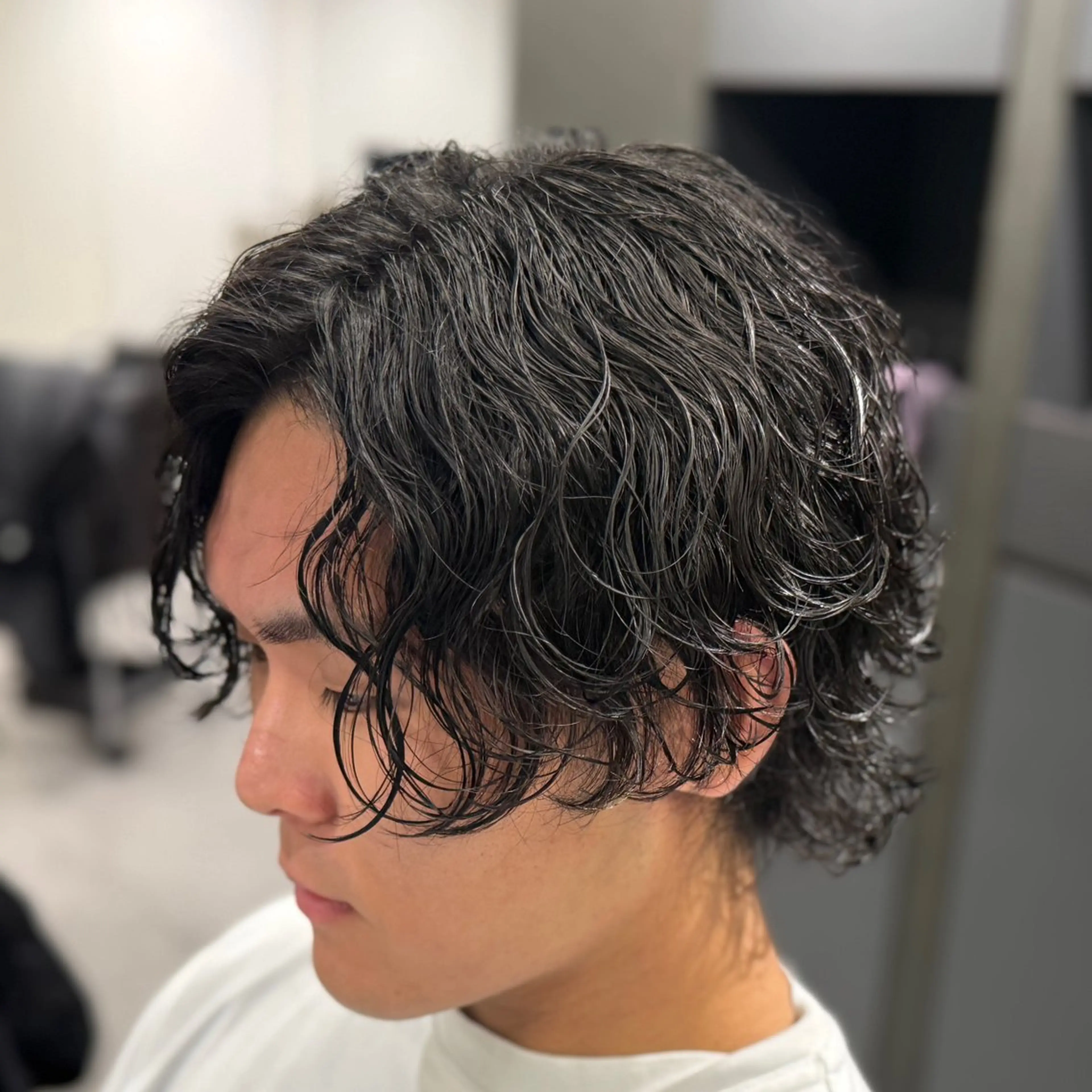 ミディアム パーマ メンズ 山中 翔平のヘアスタイル