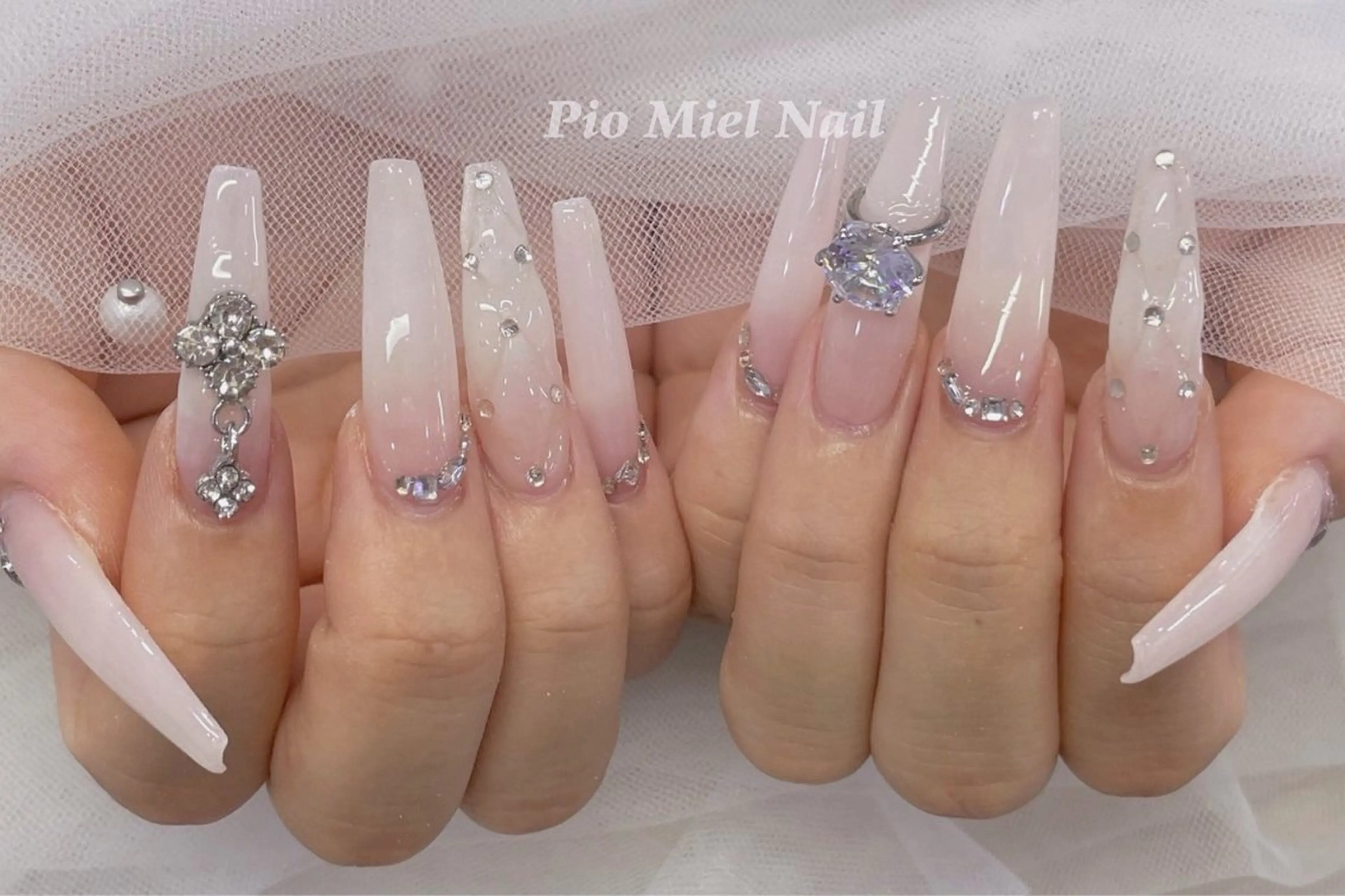 ネイル フレンチネイル 韓国ネイル マグネットネイル ニュアンスネイル ワンカラーネイル ハンドネイル ハンドケア Pio Mielのネイルデザイン