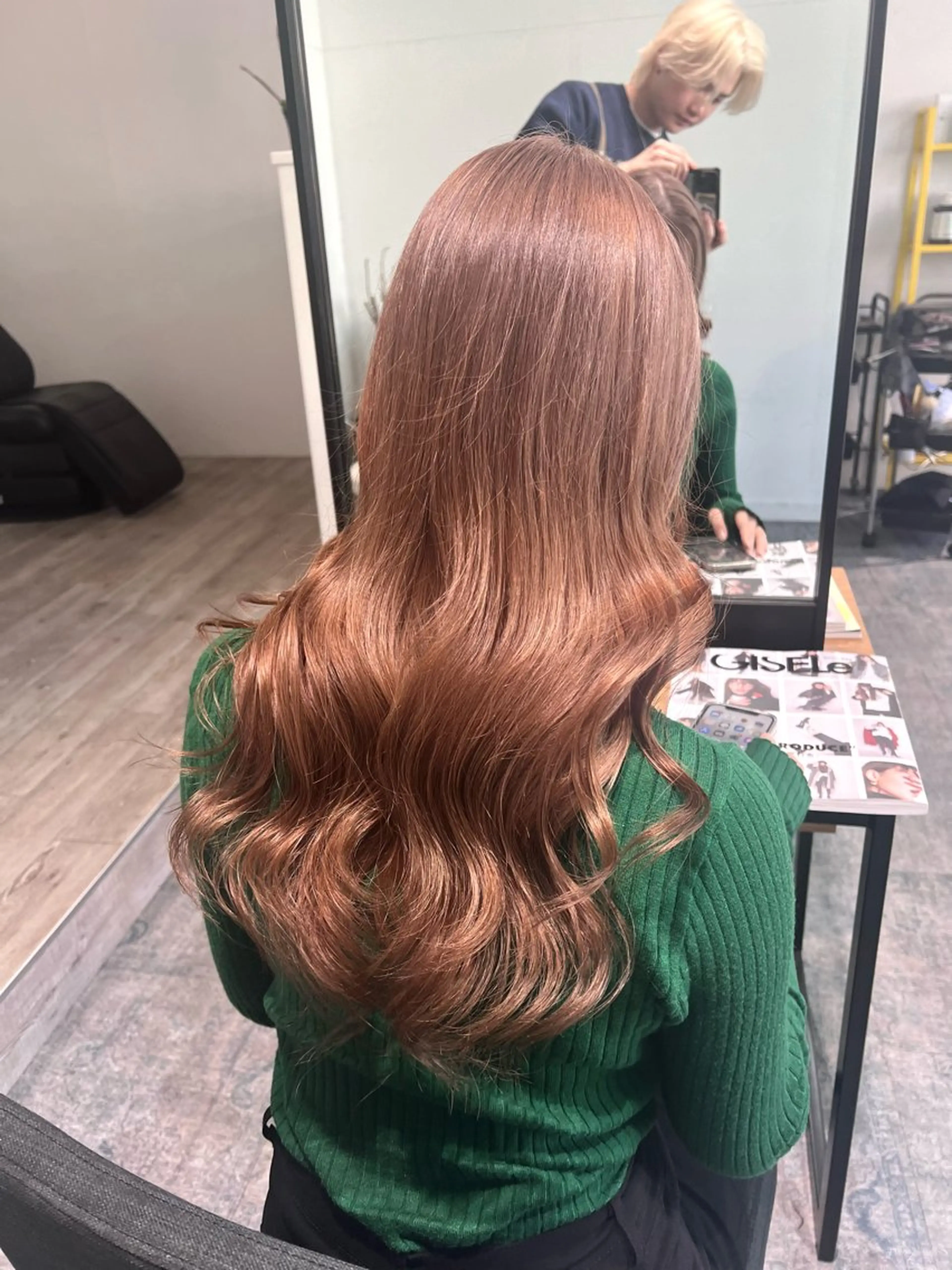 ロング カラー 🌈re-room EIKI🇰🇷のヘアスタイル