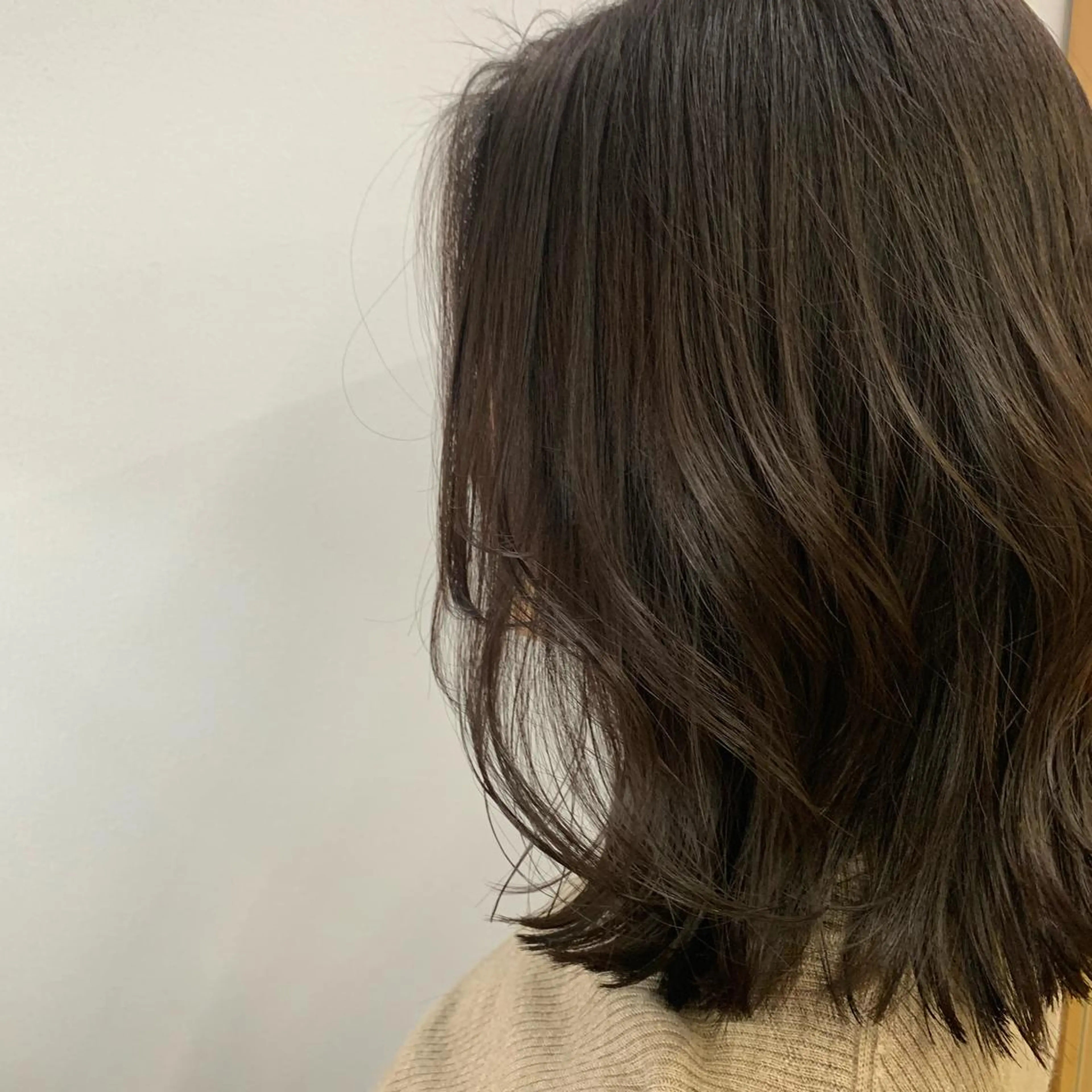 ミディアム カラー KNOWHOW京都所属・トレンド/顔まわり/ レイヤー/グレージュのヘアスタイル