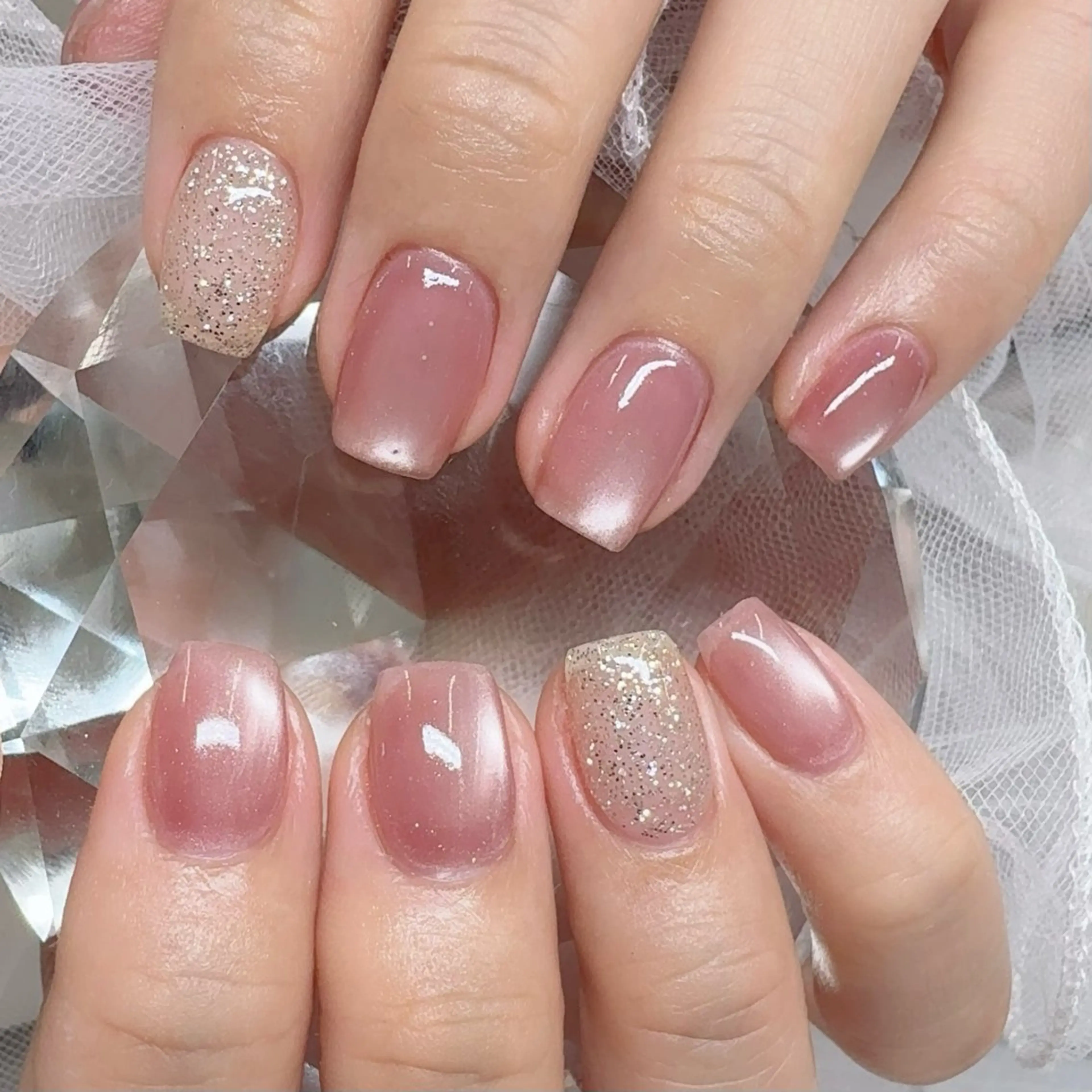 ネイル ゴールド キラキラネイル ラメ(グリッター) マグネットネイル ピンク Amie NAILのネイルデザイン
