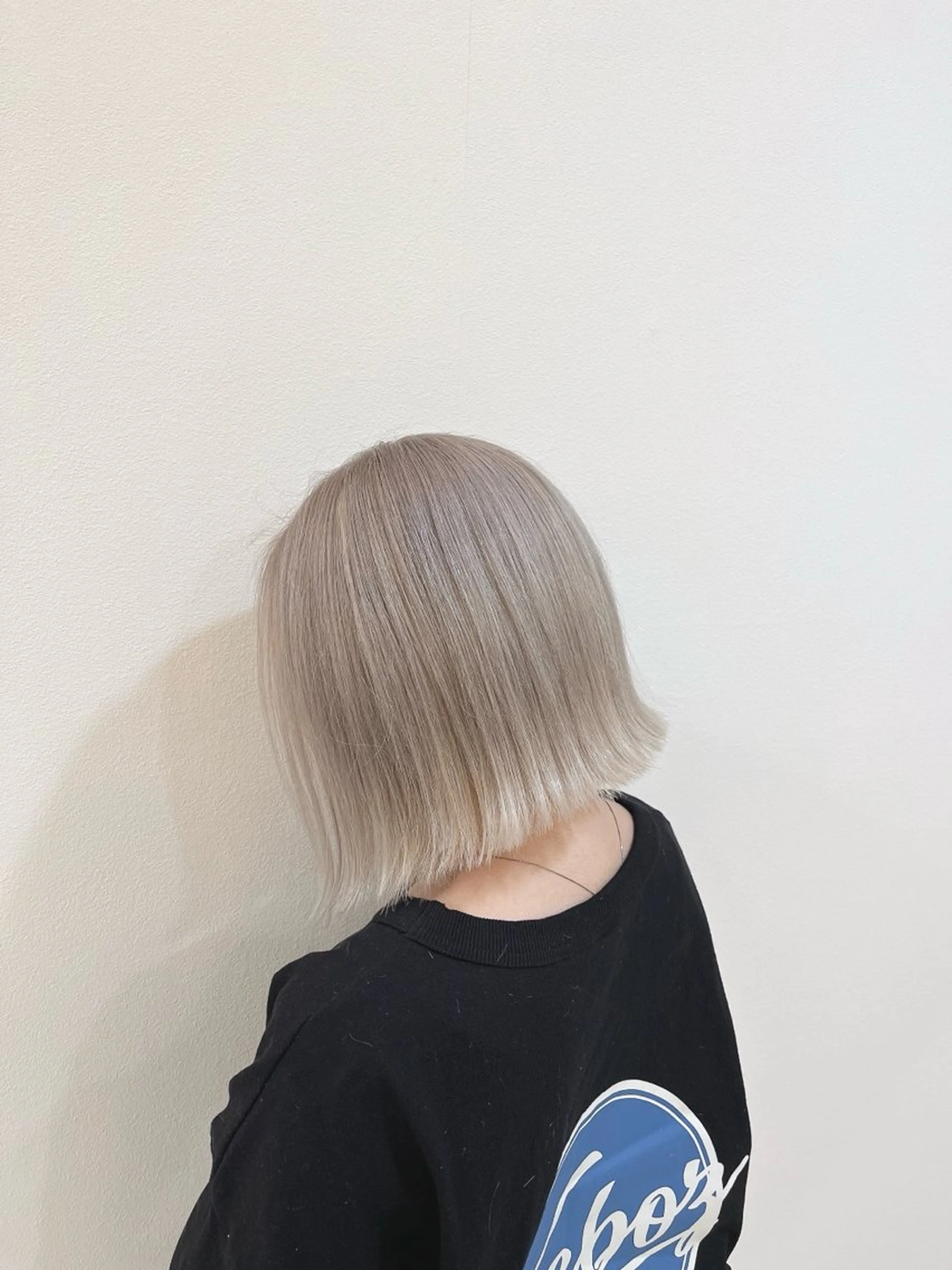 ショート カラー ブリーチ シルバー ホワイトシルバー ヘアカラー カラー特化美容師 なかもと たつひろのヘアスタイル