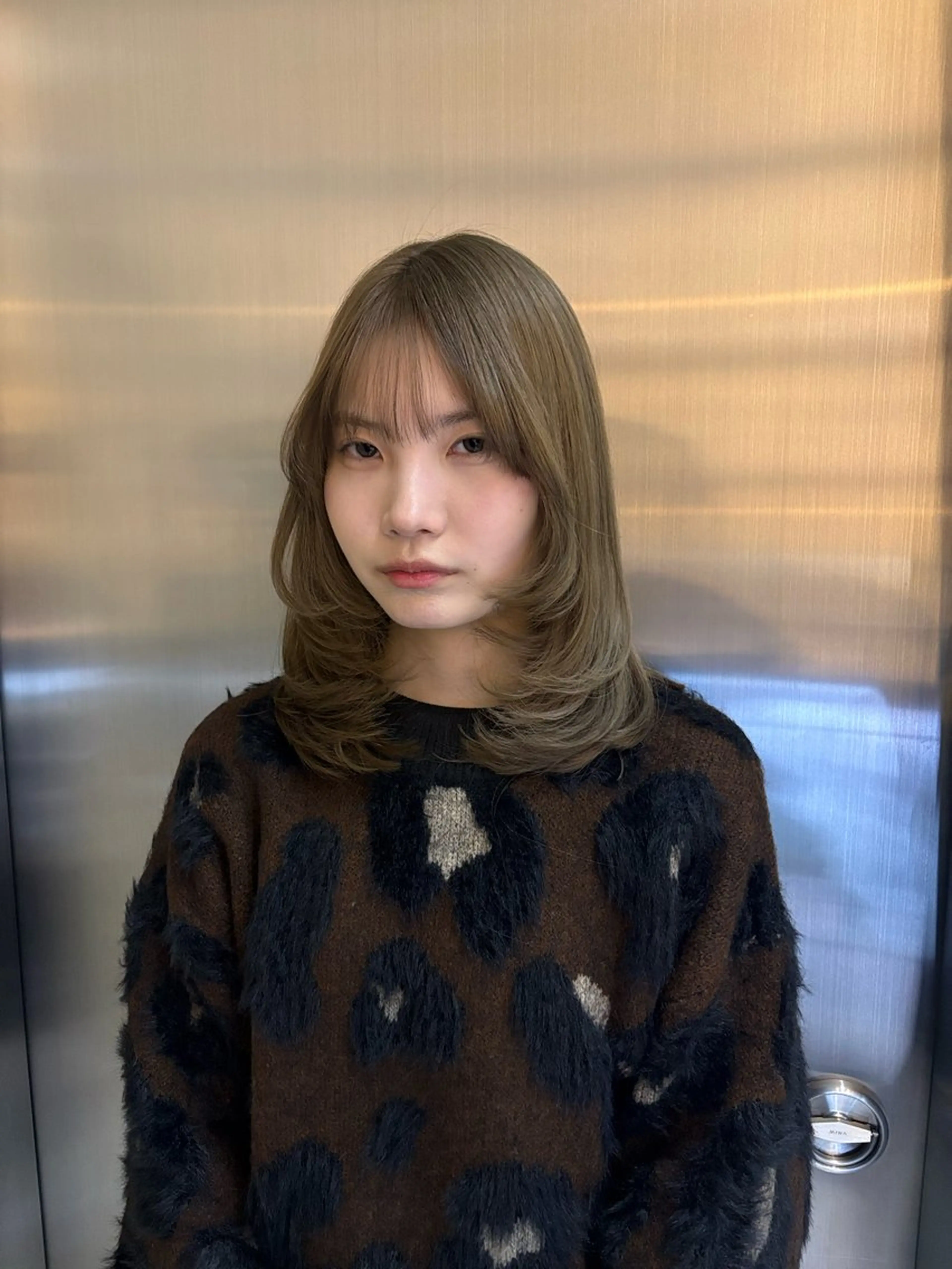 ミディアム ミディアムレイヤー レイヤーカット AXIS栄ガスビル Hinataのヘアスタイル