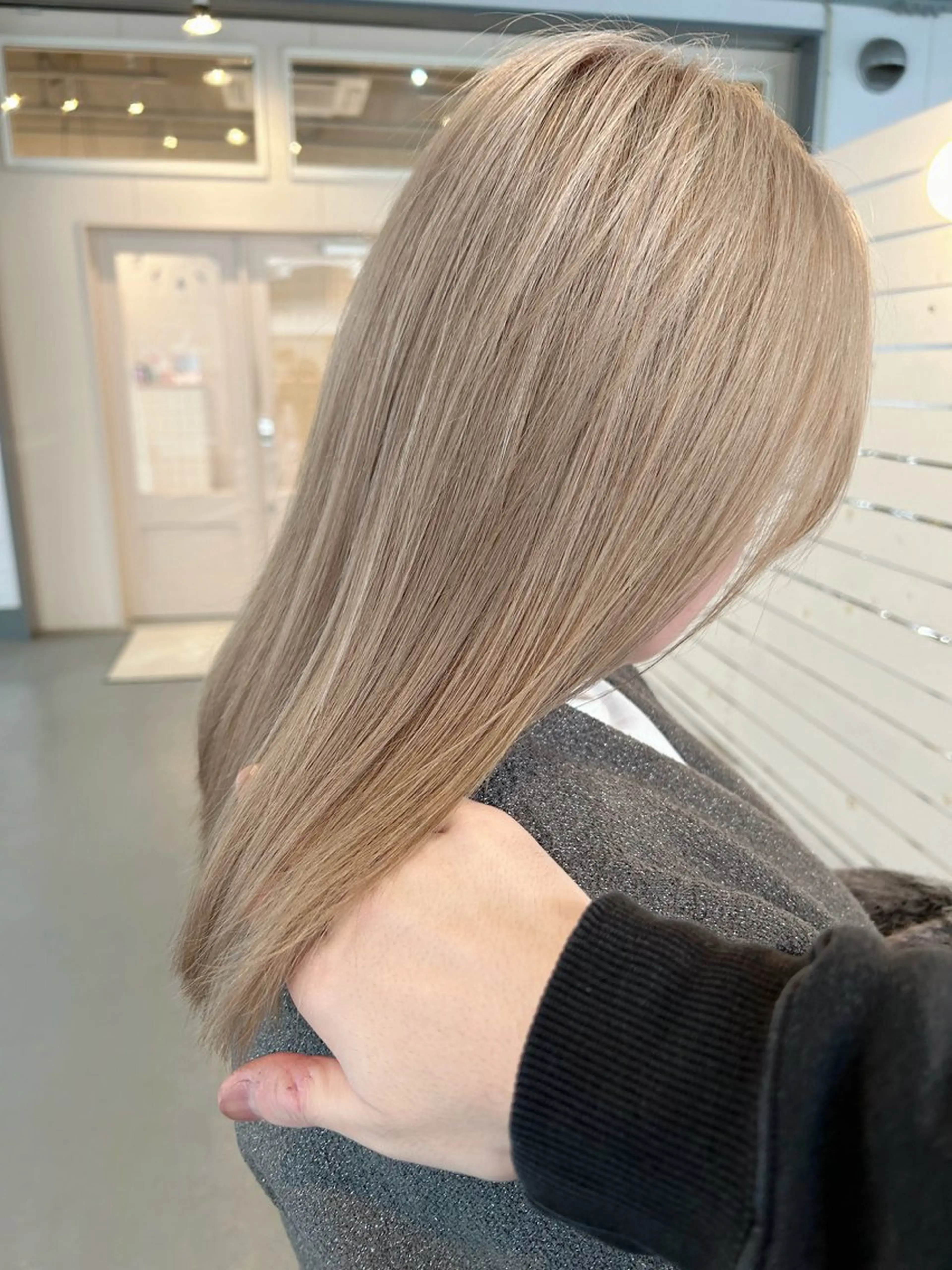 セミロング ヘアカラー 茨木市駅徒歩5分 小林龍之介のヘアスタイル