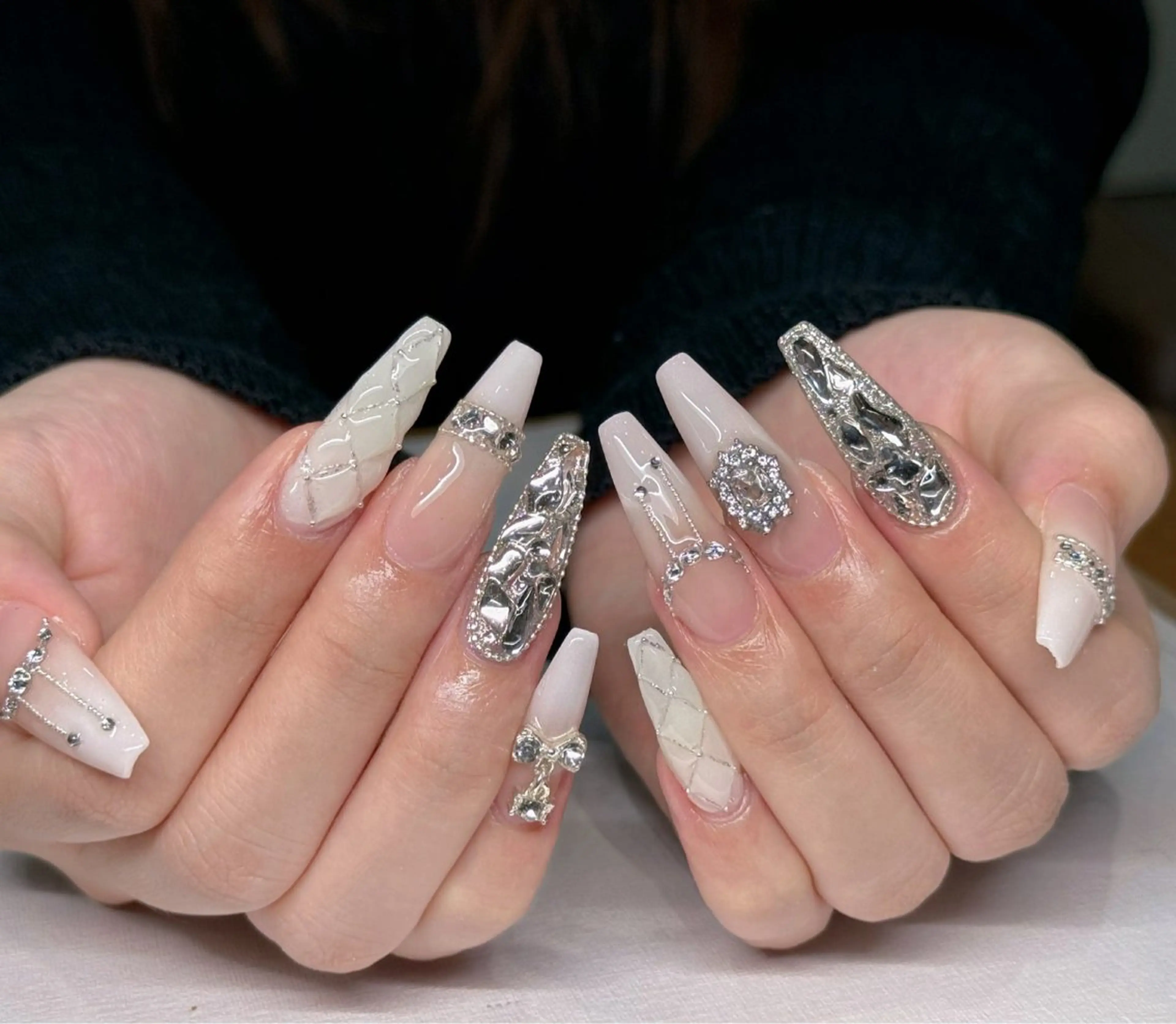 ネイル オーロラネイル ブルー チークネイル 長さ出し フットネイル ハンドネイル Momo チップ長さ出し専門店のネイルデザイン