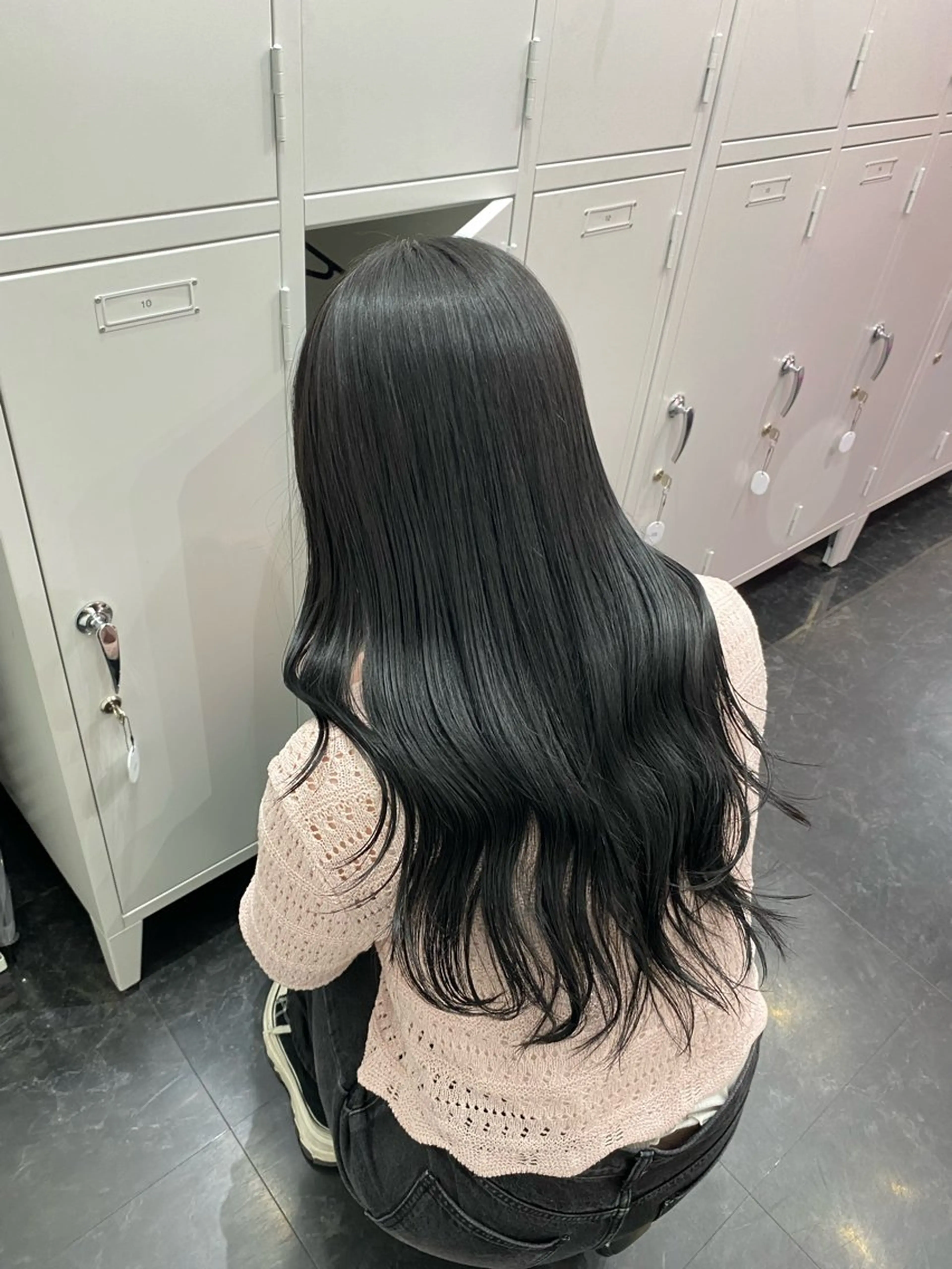 セミロング カラー ブリーチ ダークグレー ブリーチなしカラー 楓🦋韓国系レイヤー / 透明感カラー🤍のヘアスタイル