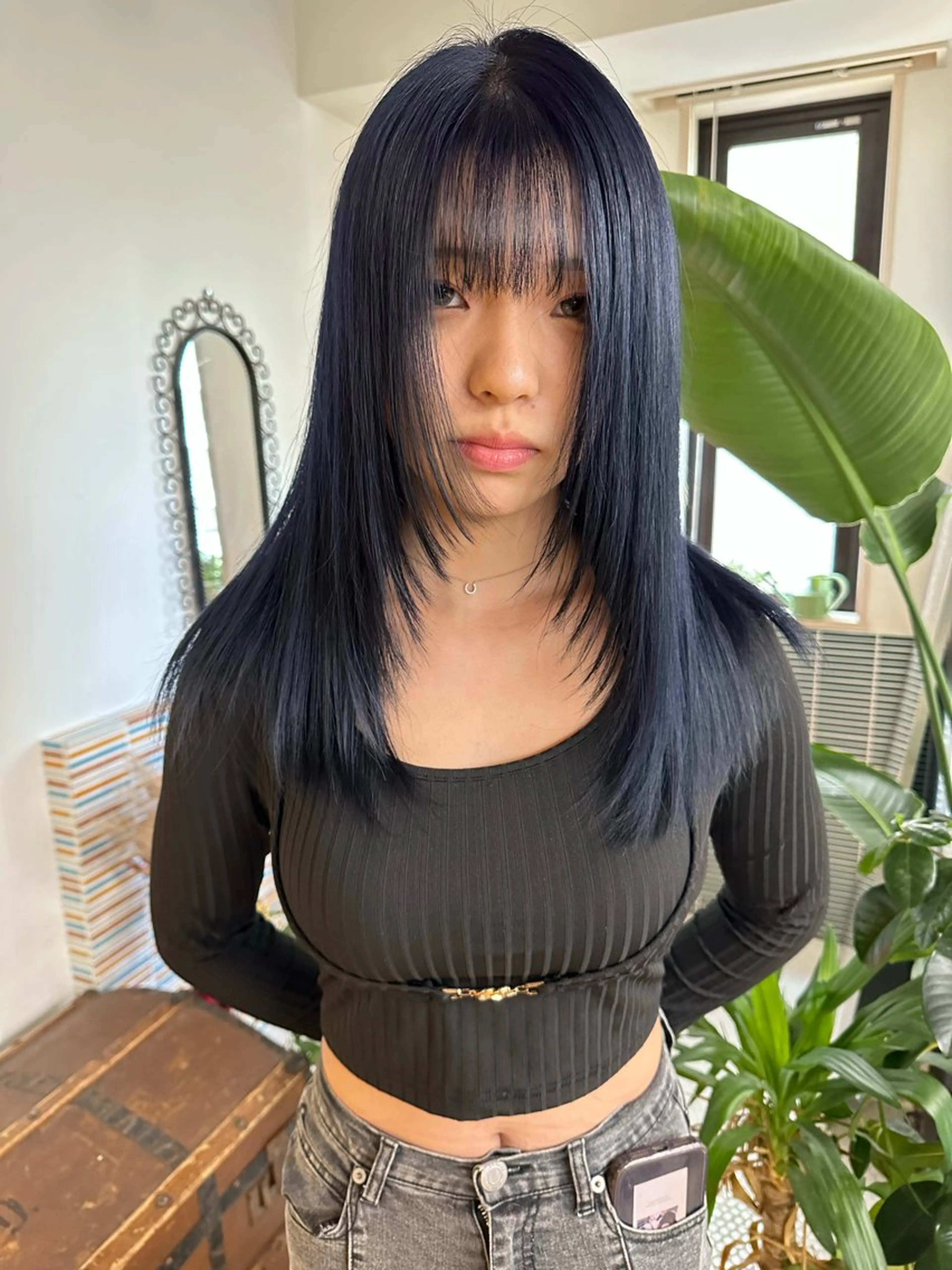 ロング カット ヘアカラー ミルクティーベージュ outaのヘアスタイル