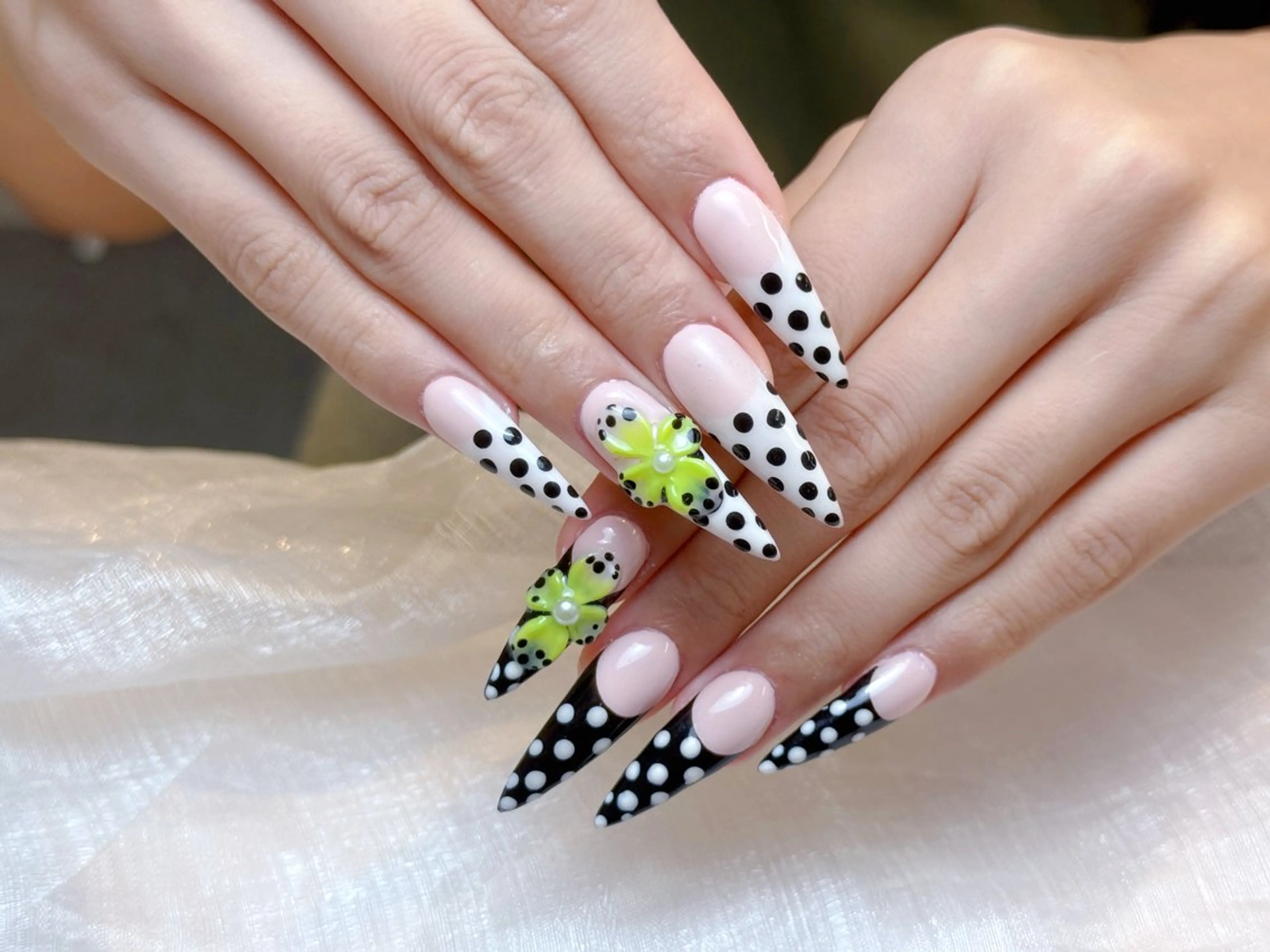 ネイル アートネイル 成人式 ジェルネイル ニュアンスネイル 夏ネイル ハンドネイル Jenn Nail_ ヘビのネイルデザイン