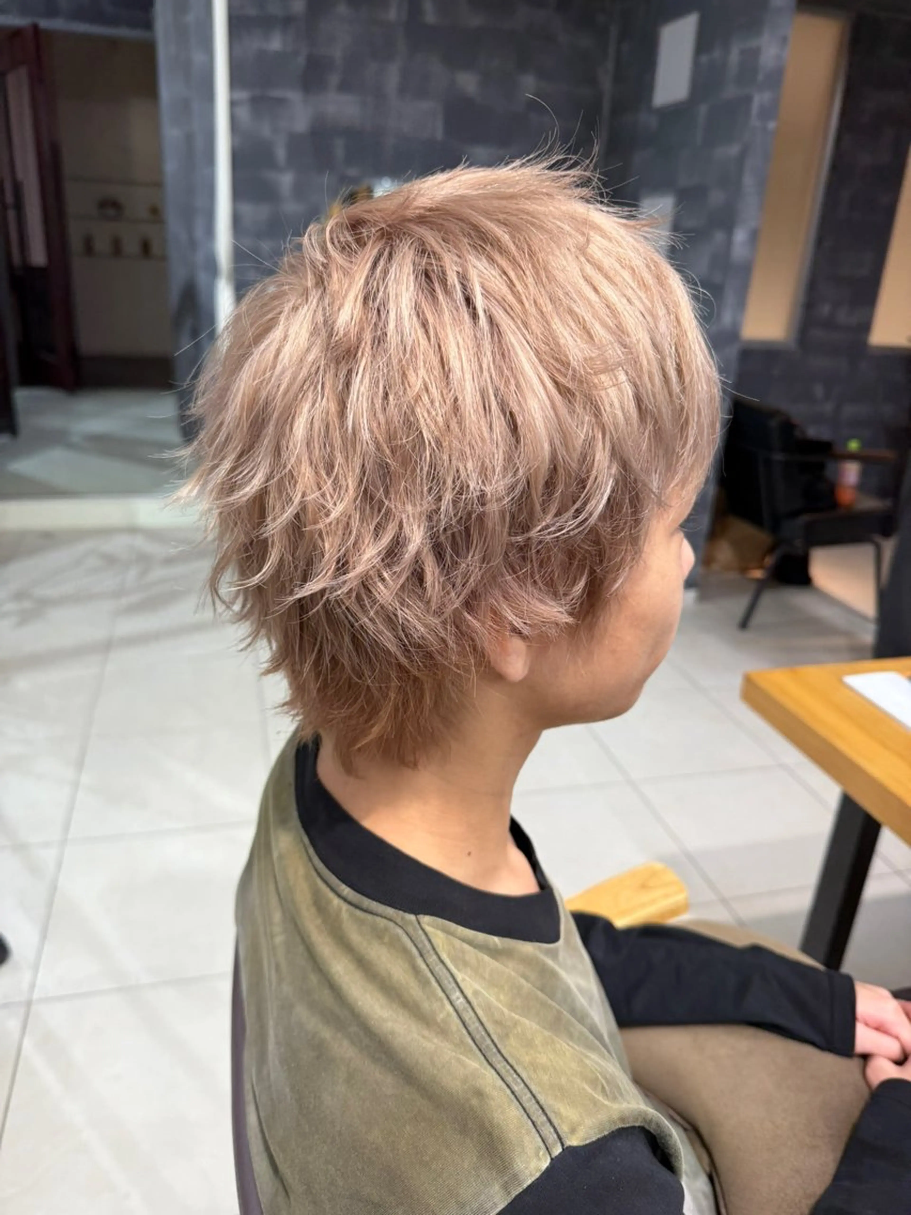 カラー メンズ メンズブリーチ ブリーチ ⛄️カラーモデル /艶カラー/あい⛄️のヘアスタイル