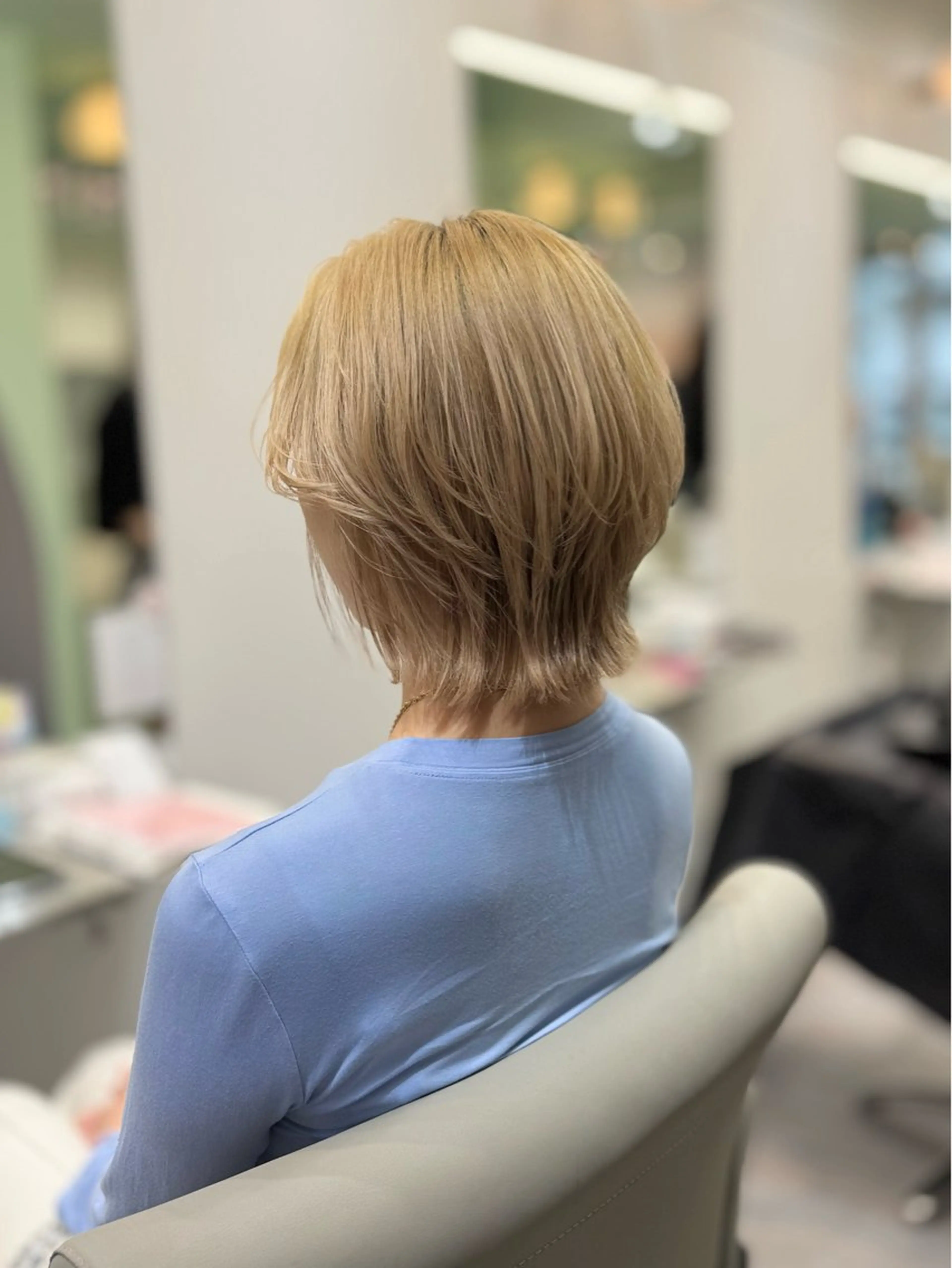 ショート カラー amane໒꒱うる艶 ブリーチ透明感カラーのヘアスタイル