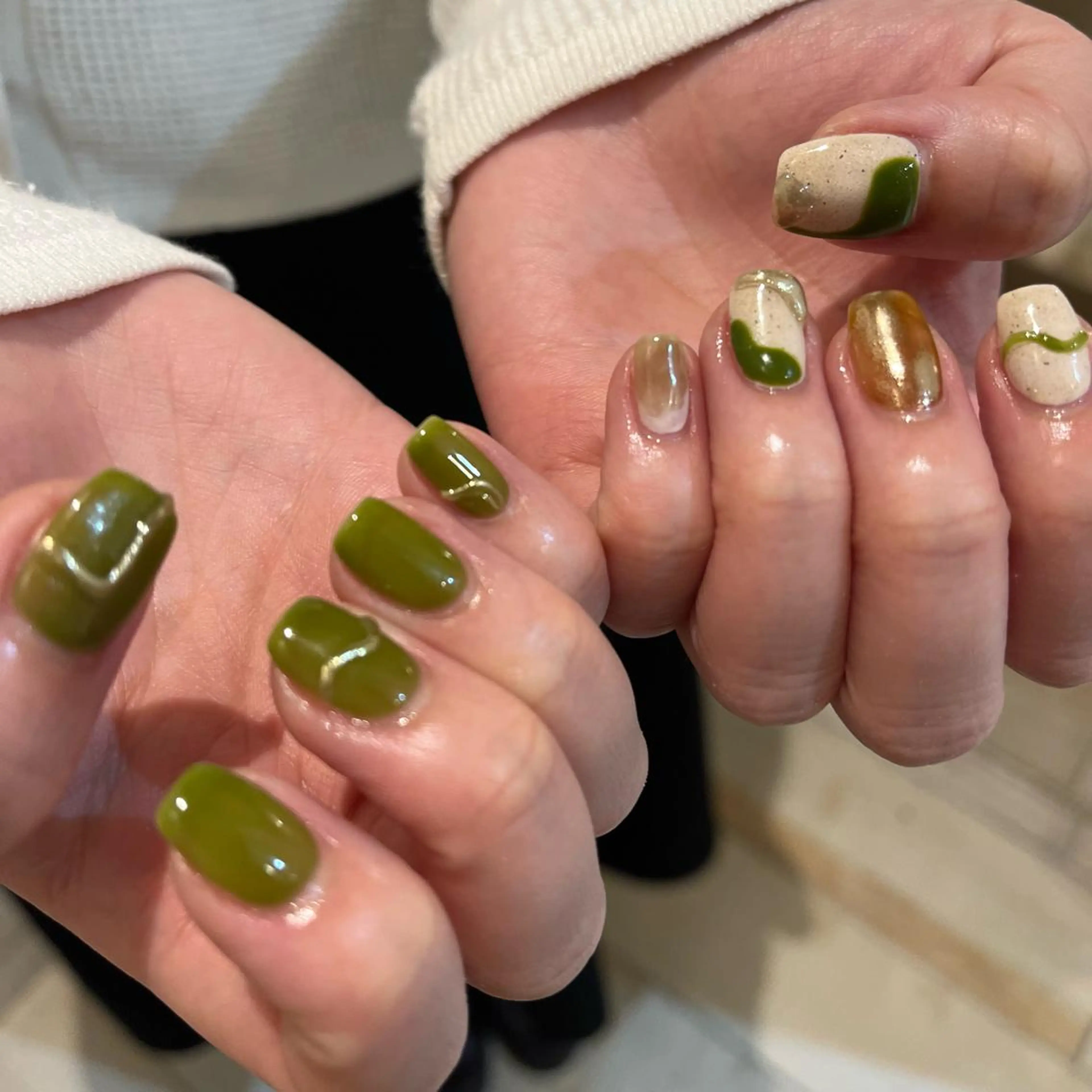 ネイル グリーン ニュアンスネイル ハンドネイル Momone ／渋谷／パラジェルのネイルデザイン