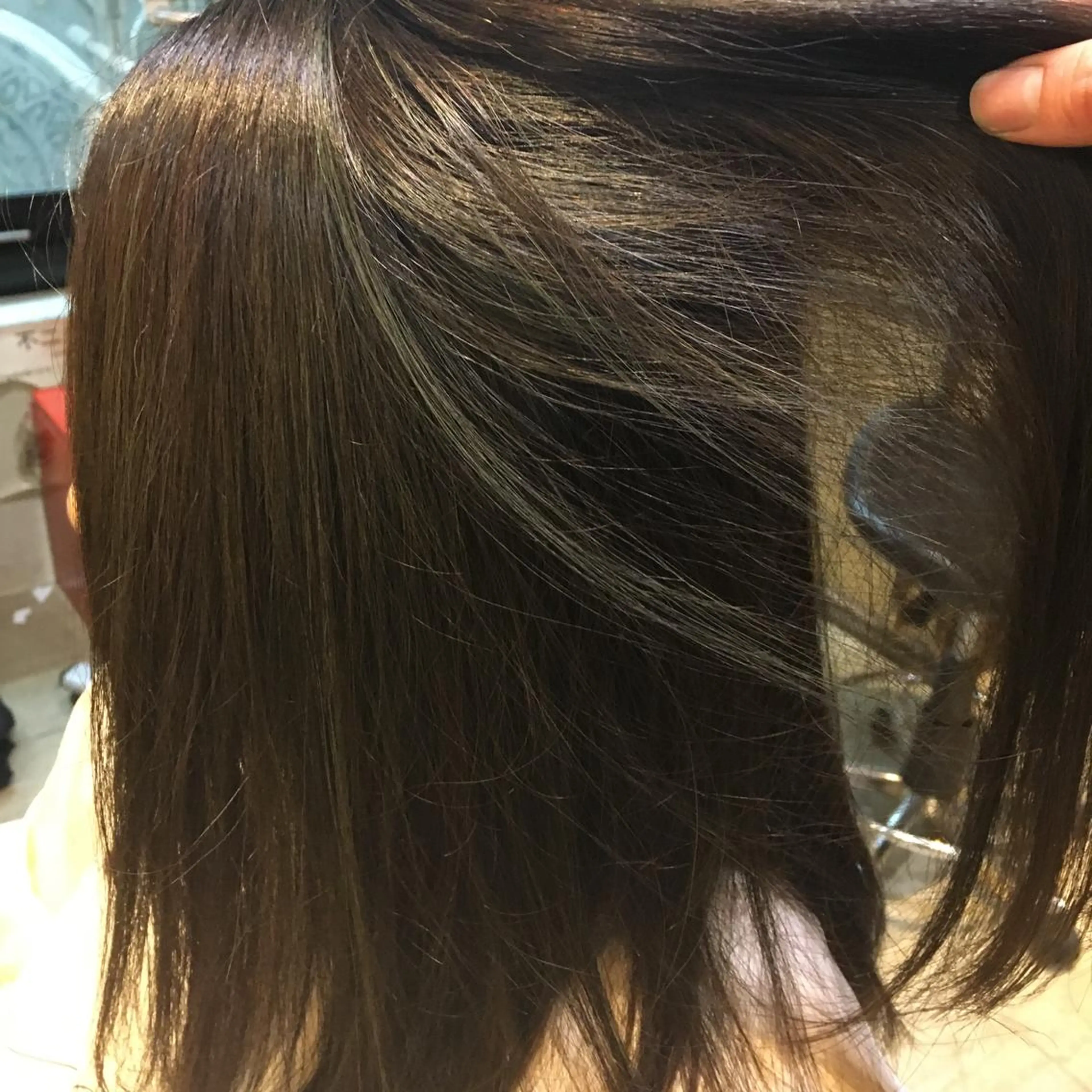 ミディアム カラー ウルフカット／吉村 桃子のヘアスタイル