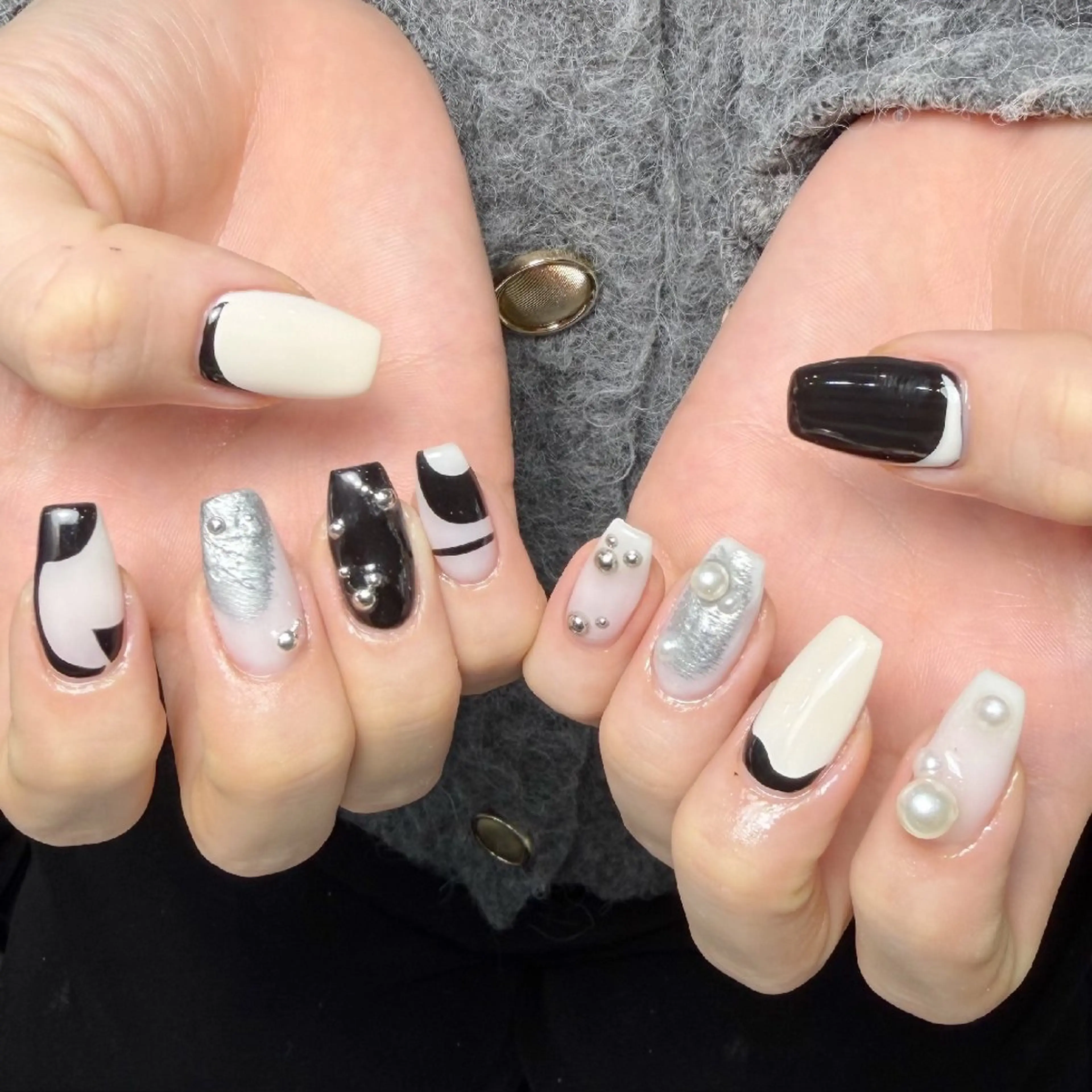 ネイル チークネイル フレンチネイル ジェルネイル ガーリー キラキラネイル ハンドネイル UM Nail Salonのネイルデザイン