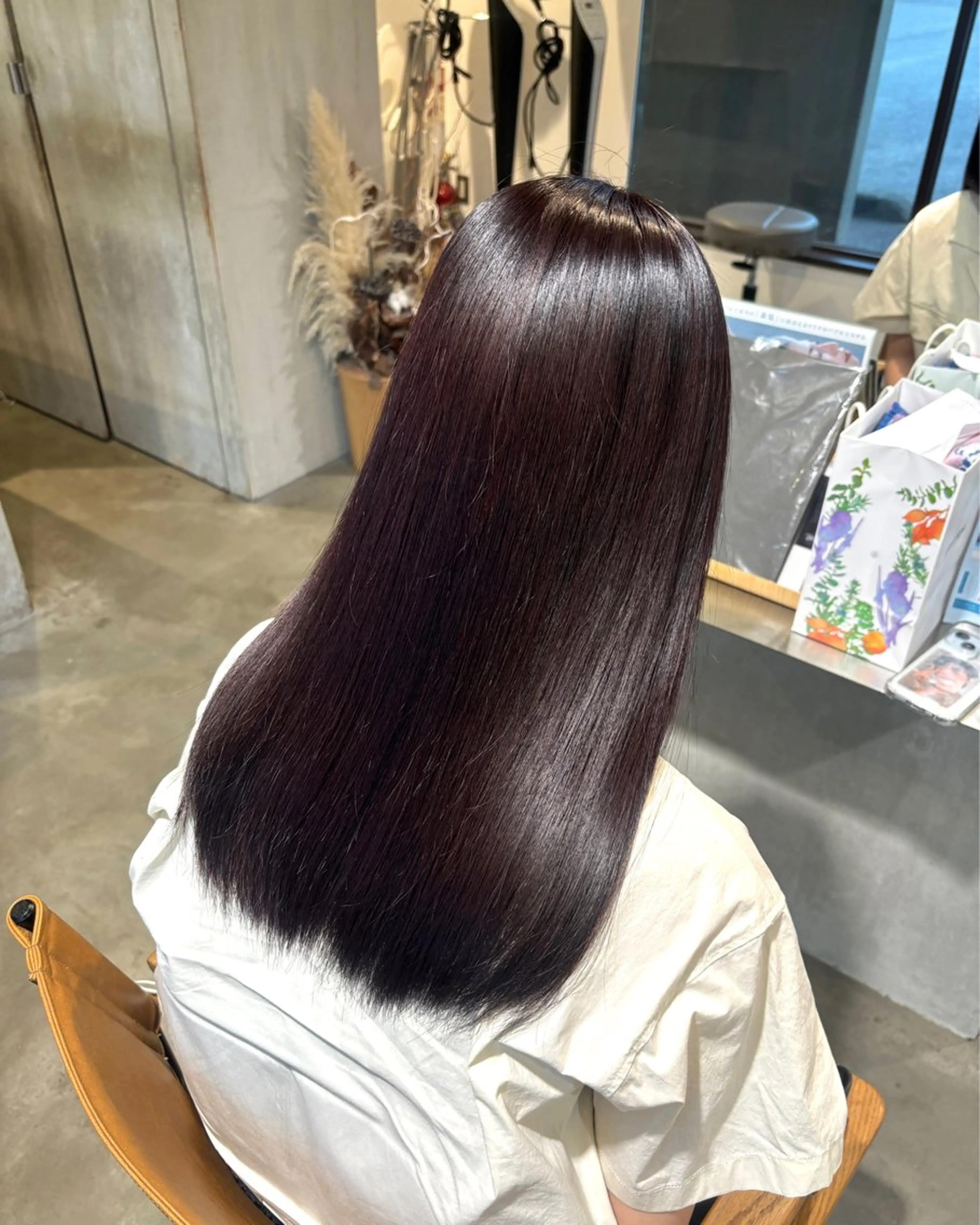 ロング カラー ボルドーカラー 小木曽 里華のヘアスタイル