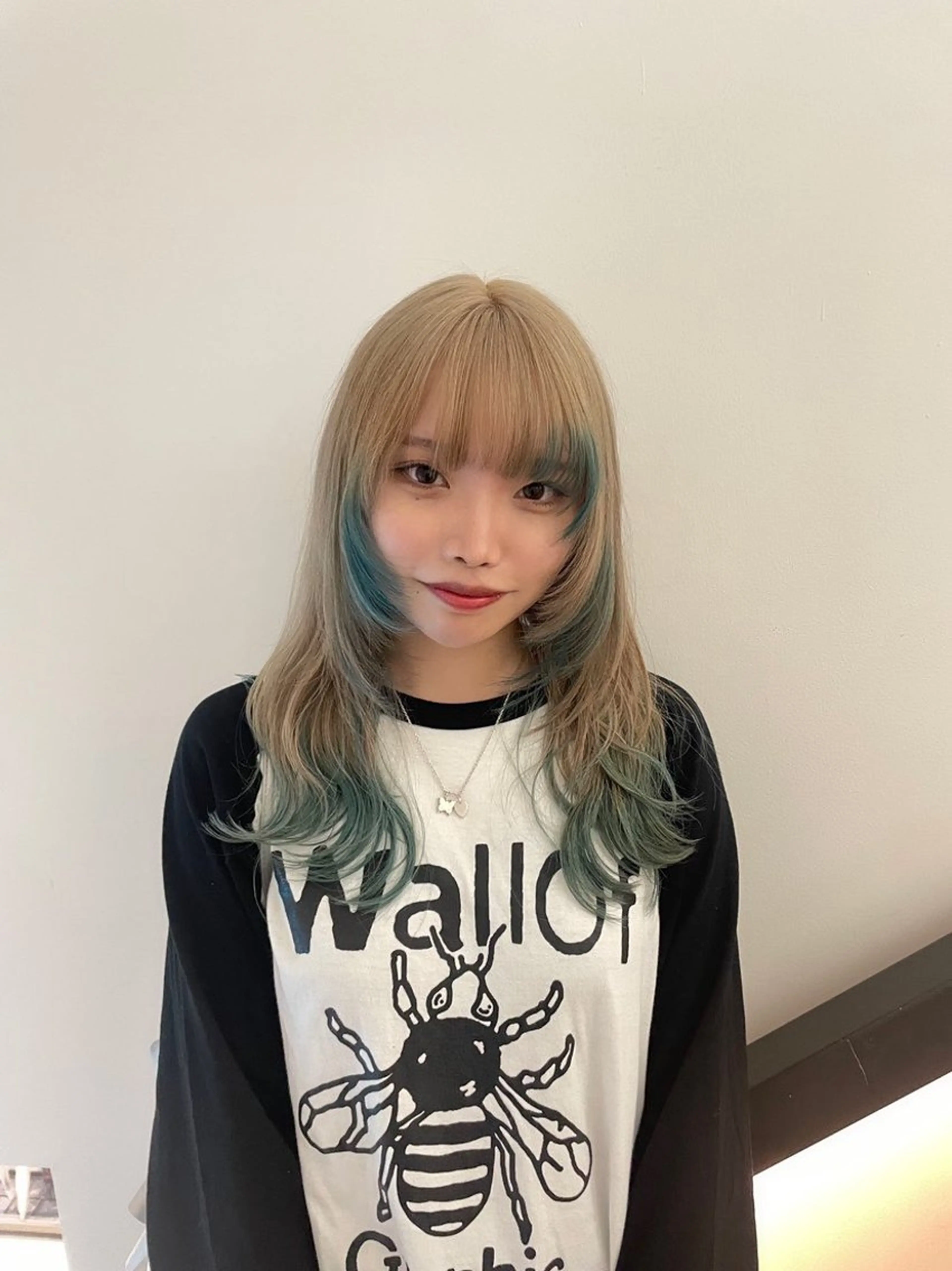 ミディアム カラー ヘアカラー 🌟暖色系ハイトーン 🌟AIのヘアスタイル