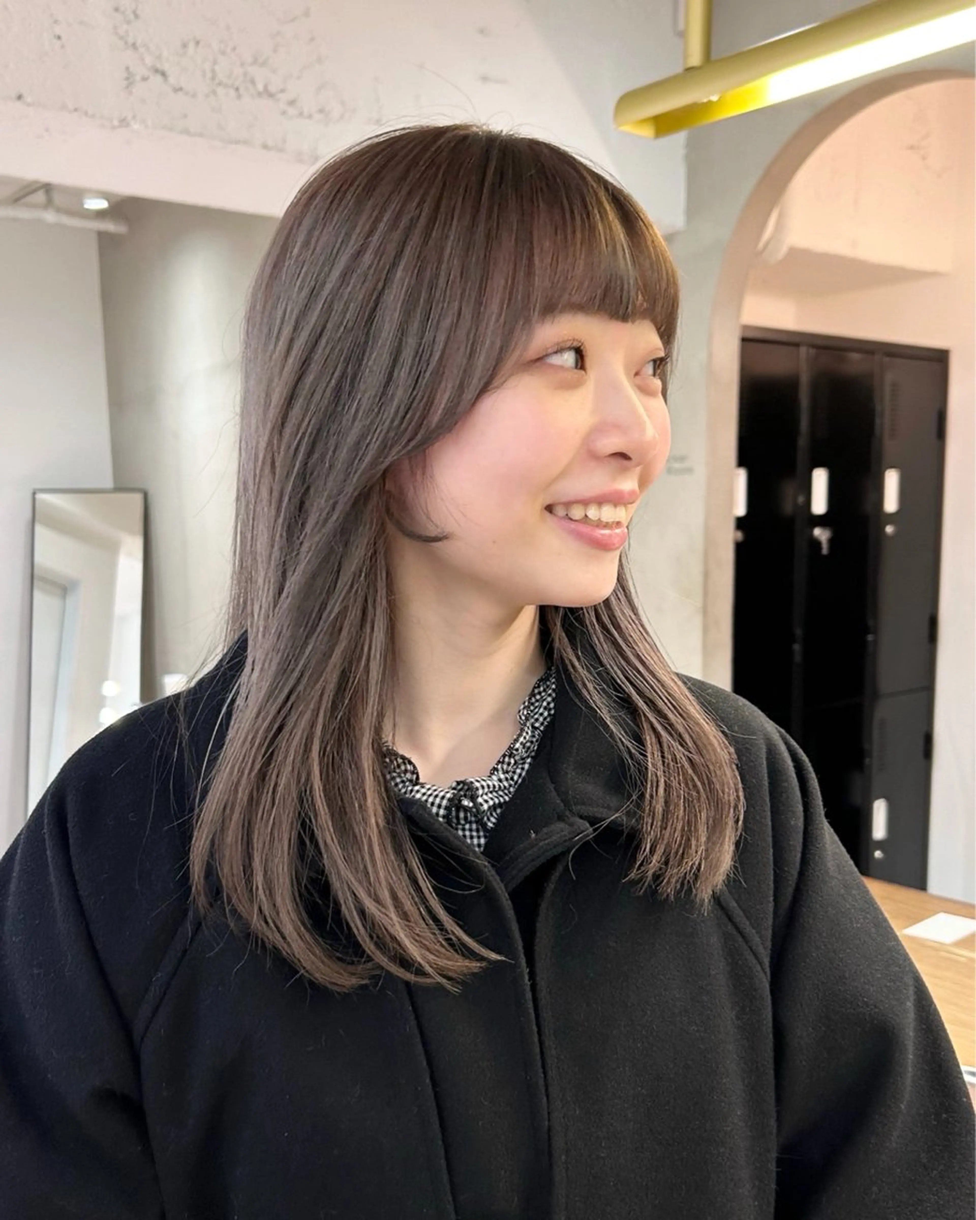 セミロング カラー ベージュカラー ブリーチ グレージュ ハイトーンカラー ハイトーングレージュ カット ヘアカラー トリートメント レイヤーカット/栄/ 顔周り/キトウモエノのヘアスタイル