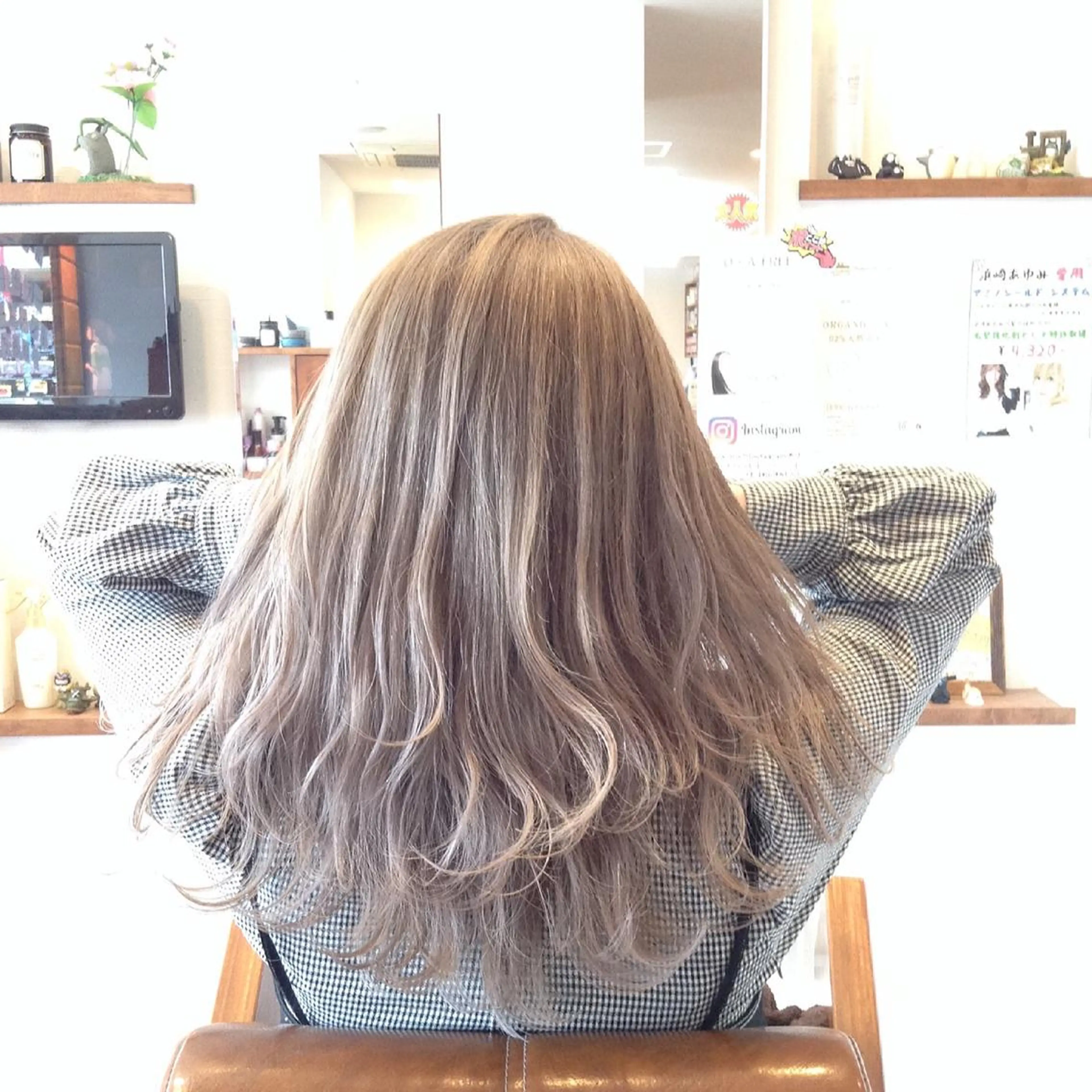 セミロング カラー アディクシーカラー ダブルカラー ハイライトカラー イルミナカラー 3Dハイライト カット ヘアカラー トリートメント 辨天 勇介のヘアスタイル