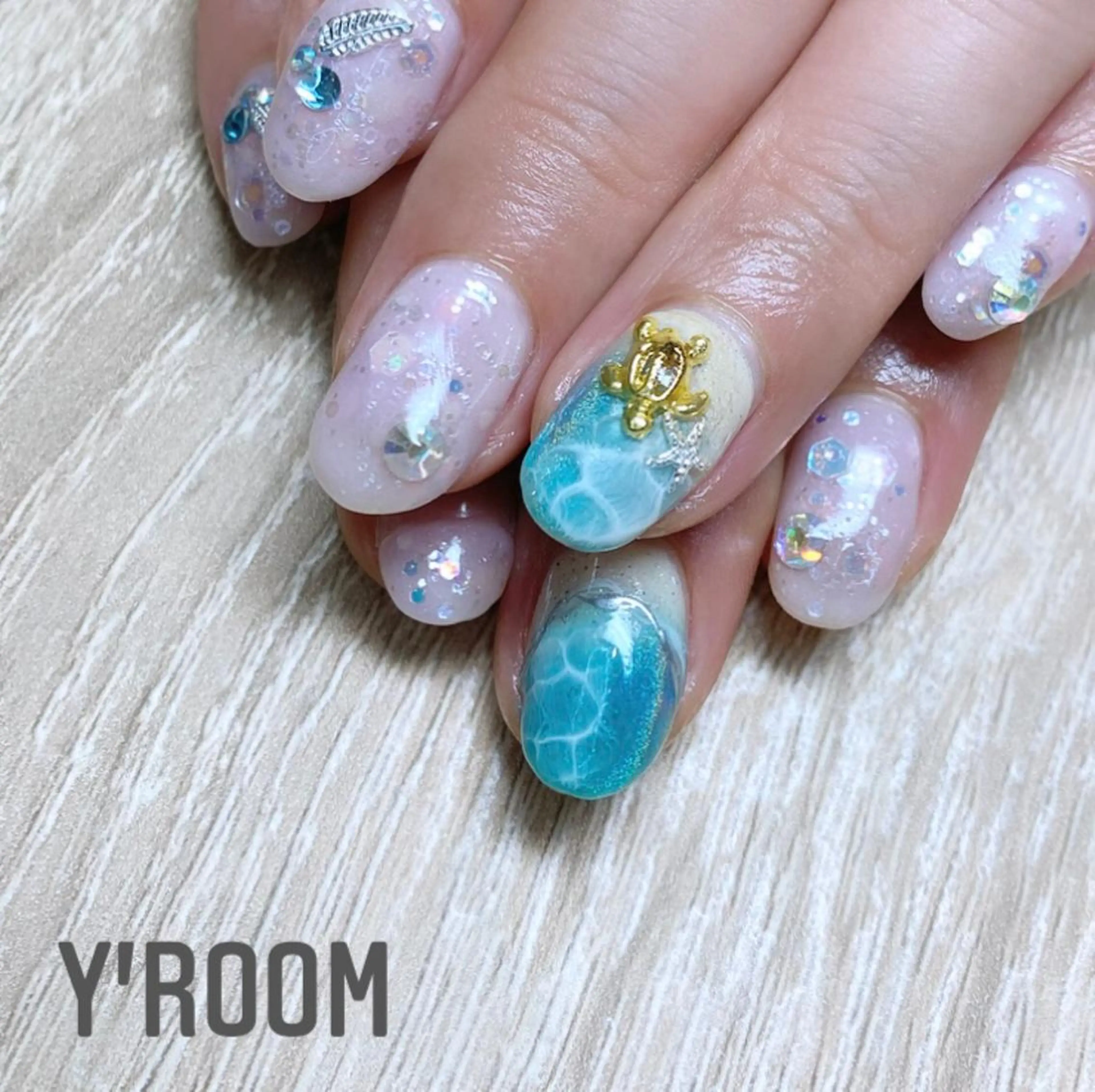 ネイル オーロラネイル フラッシュネイル フットネイル ジェルネイル 氷ネイル・うるうるネイル YUKA （ネイリスト）のネイルデザイン