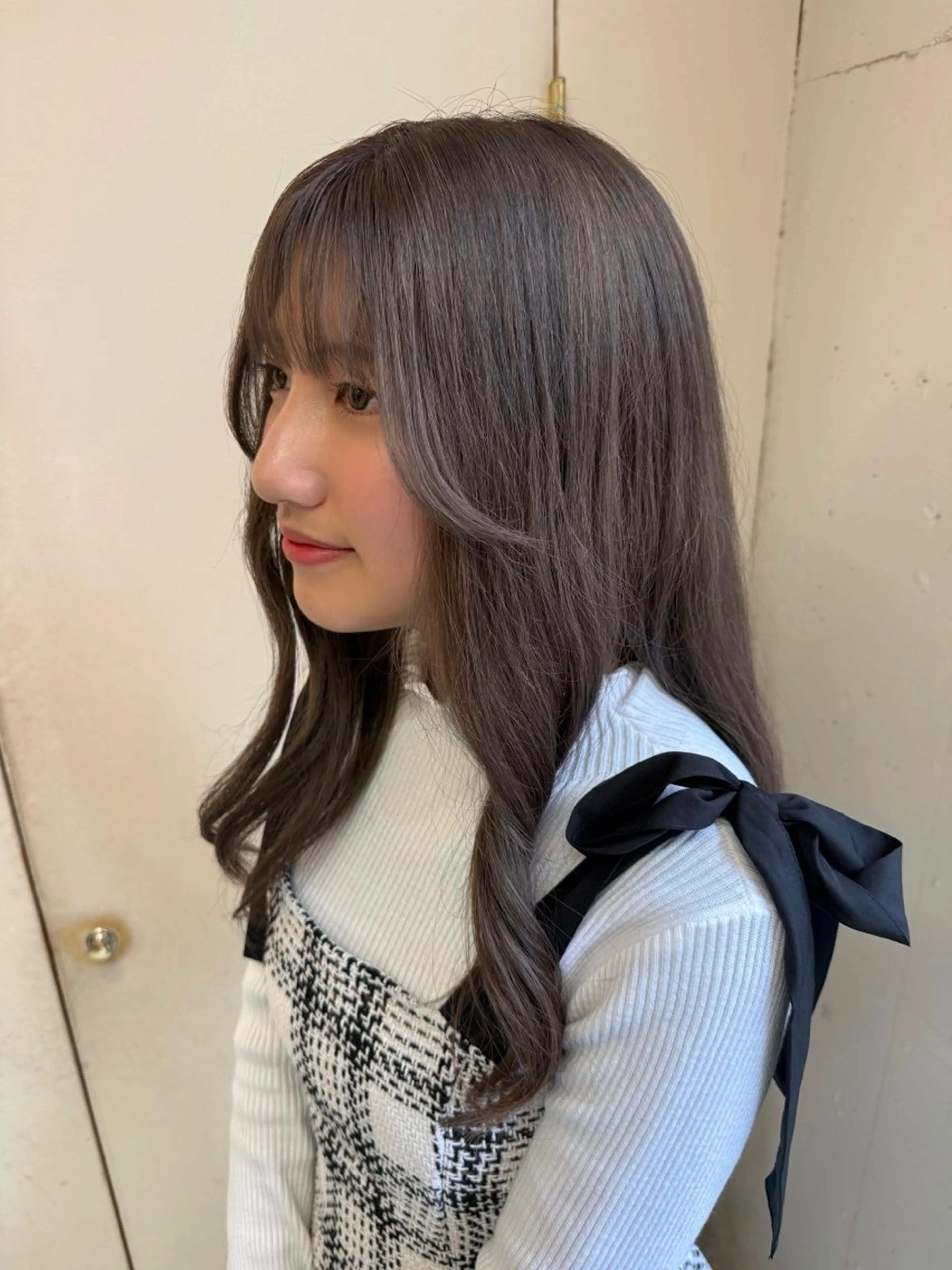 ロング カラー ブリーチ グレージュ ミルクティーグレージュ 🩶 AIRA / 透明感カラー 🩶のヘアスタイル