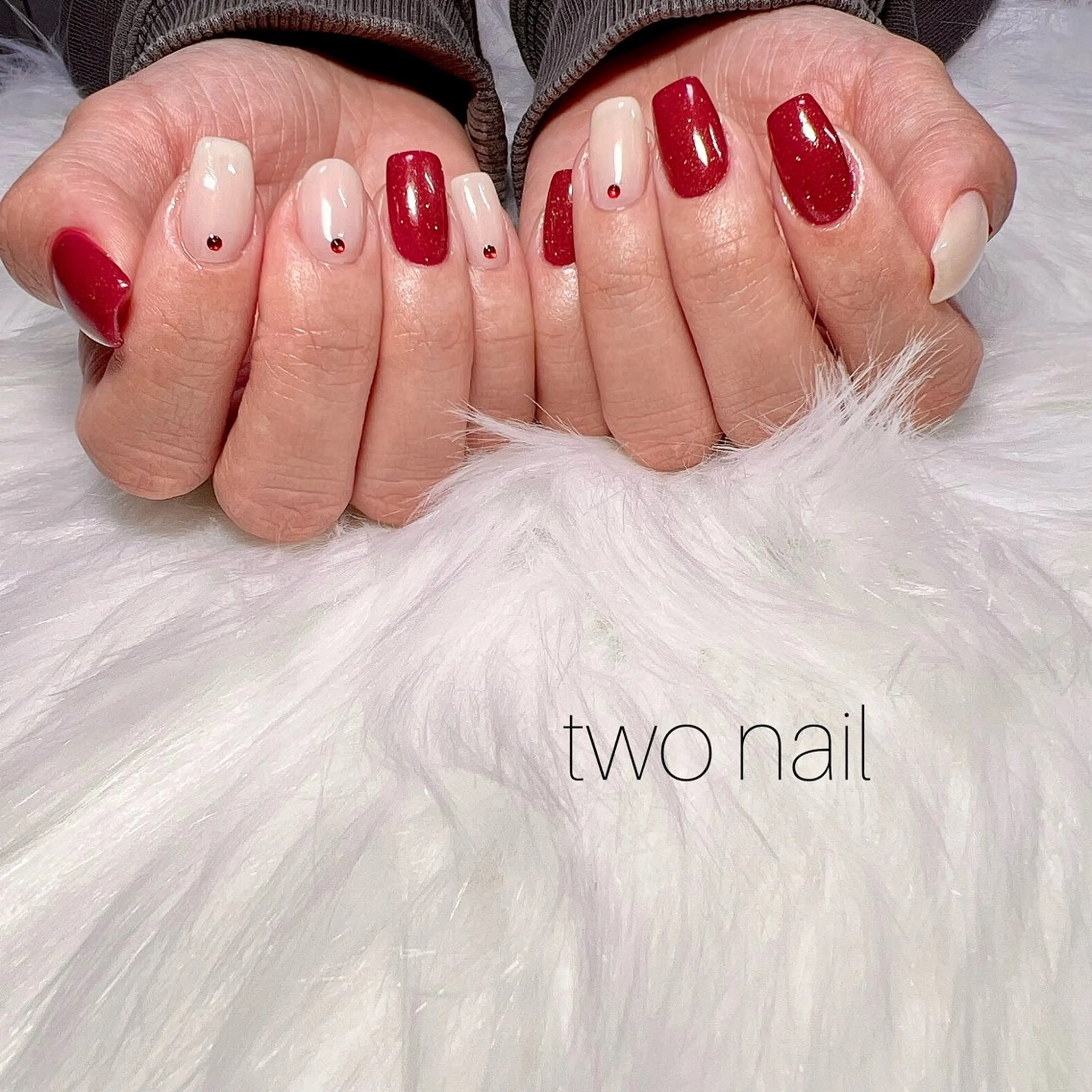 ネイル キラキラネイル ネイルチップ ホワイト ハンドネイル two nailのネイルデザイン