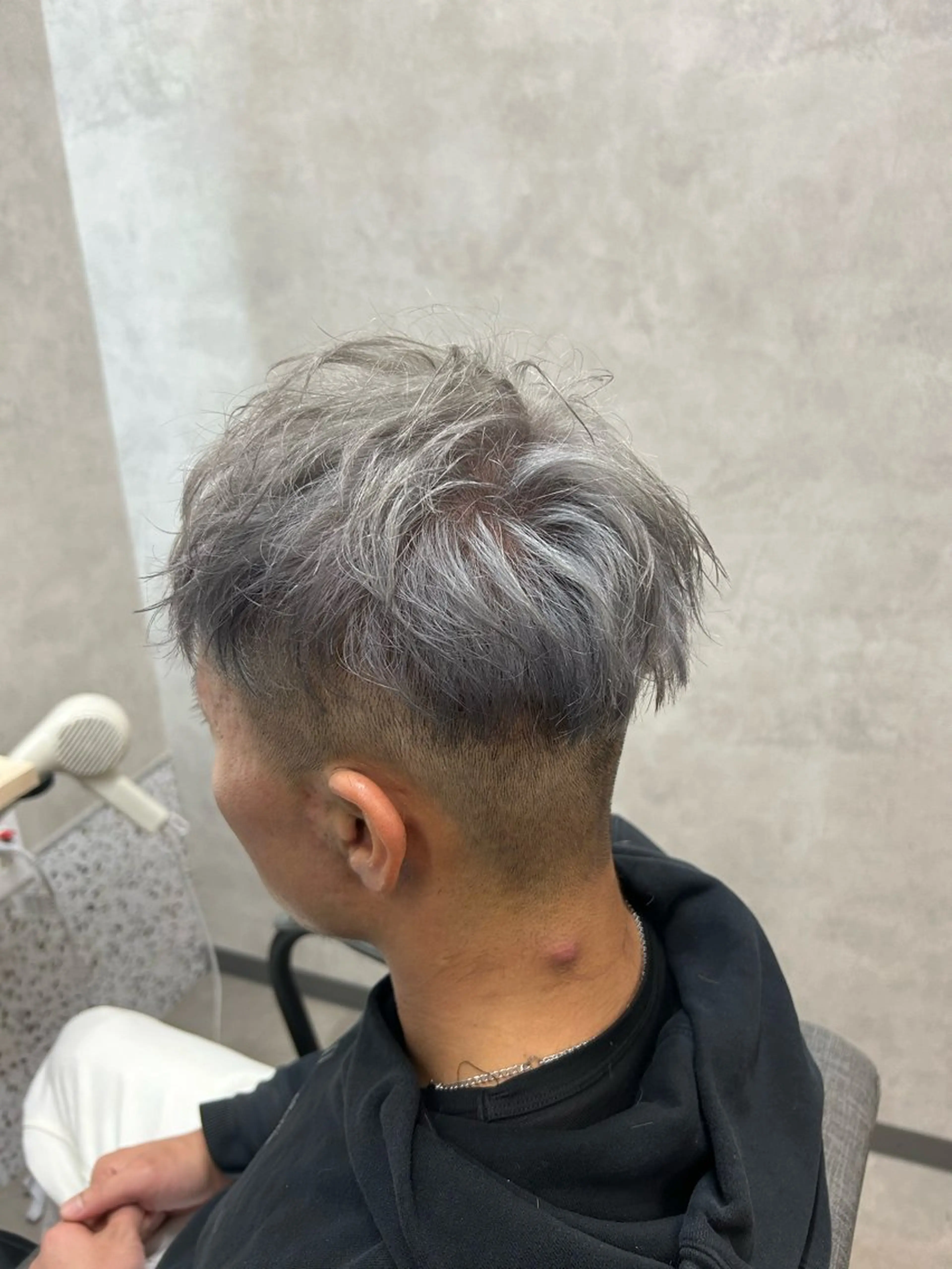 メンズ メンズブリーチ カット ヘアカラー VIE.ORNER 土気🍀小岩井樹のヘアスタイル