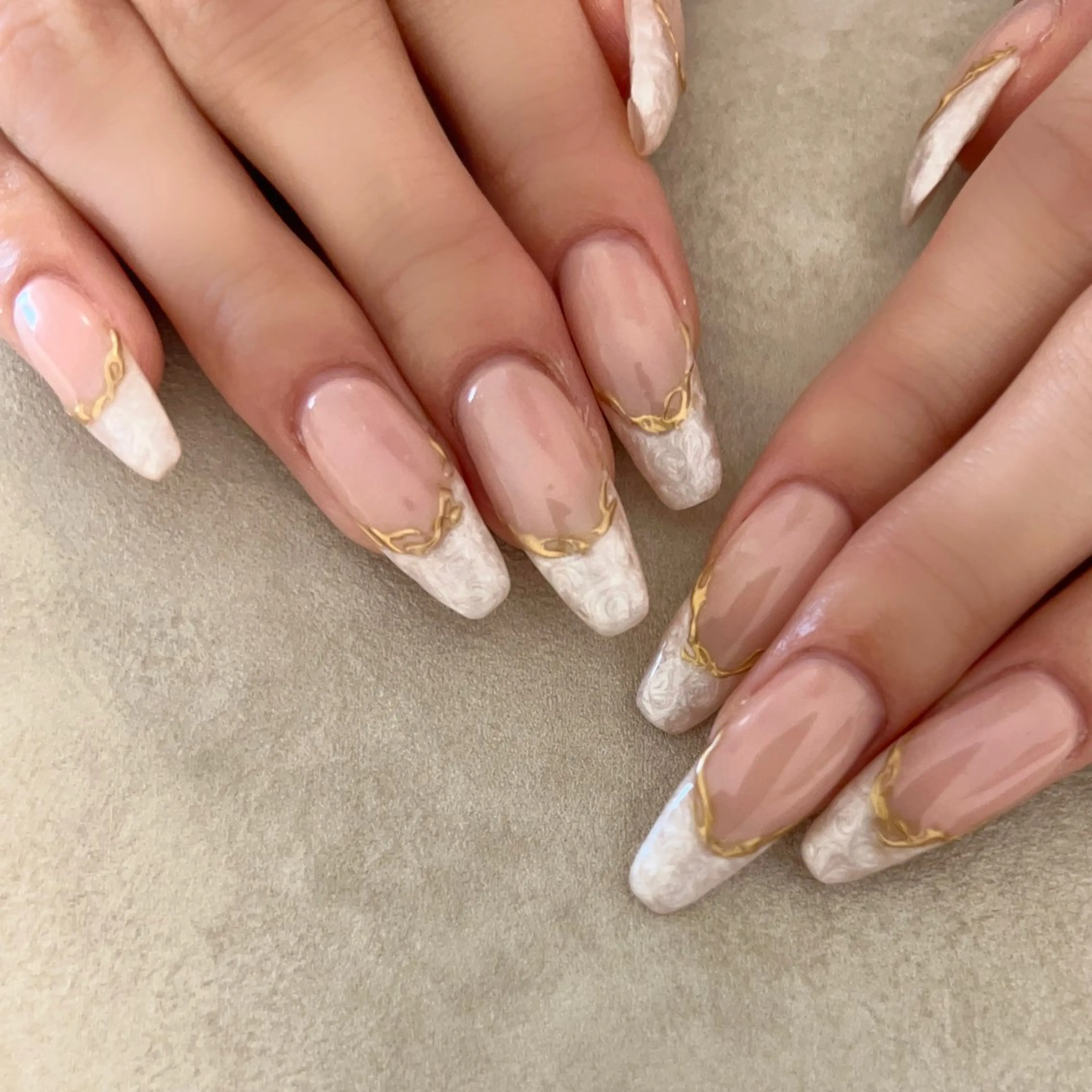 ネイル フレンチネイル ジェルネイル ロングネイル ニュアンスネイル パラジェル ハンドネイル ハンドケア she nail studio所属・パラジェル/スカルプ salonOerbaのネイルデザイン